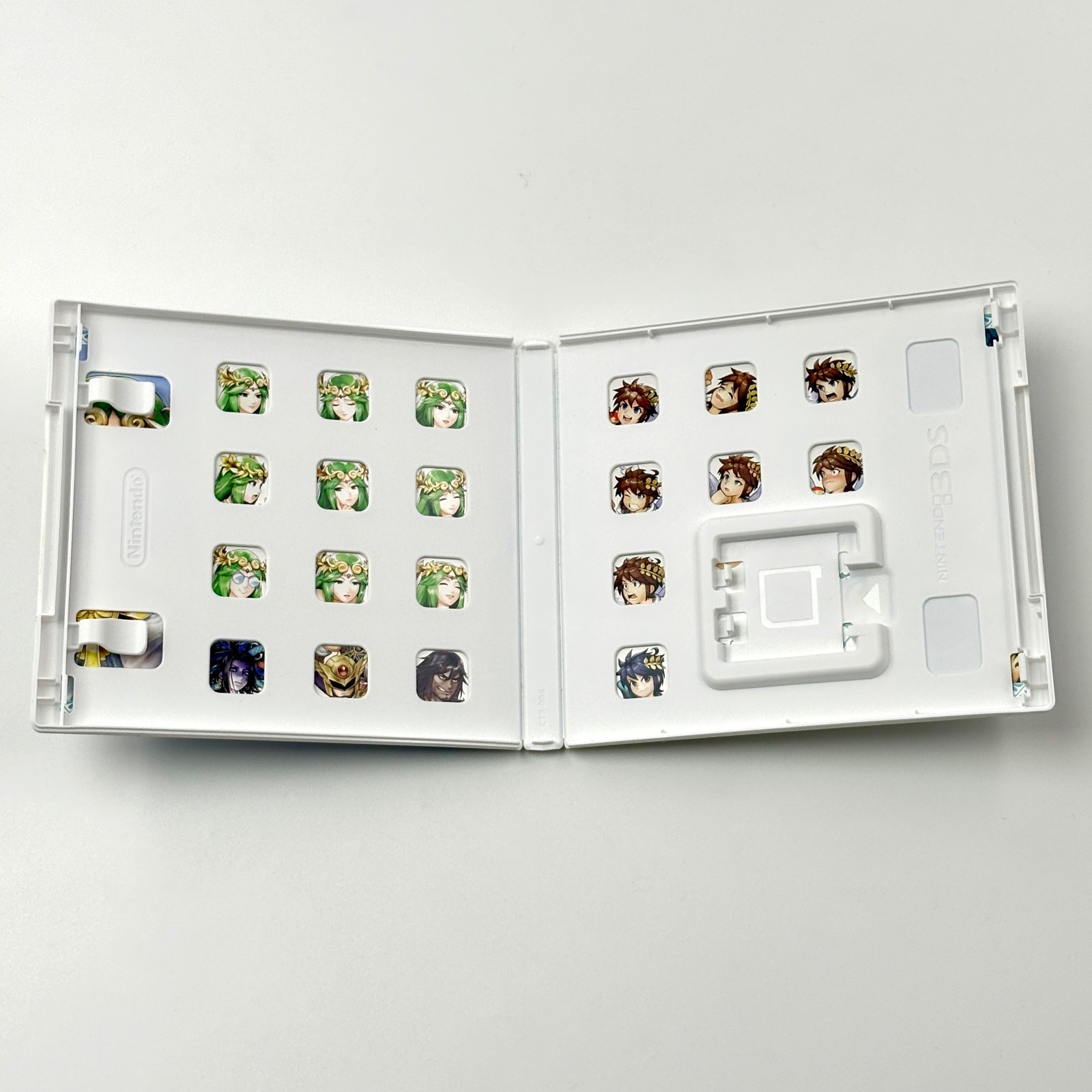 Kid Icarus Uprising Nintendo 3DS Complete CIB Stand AR Cards Japanese Version