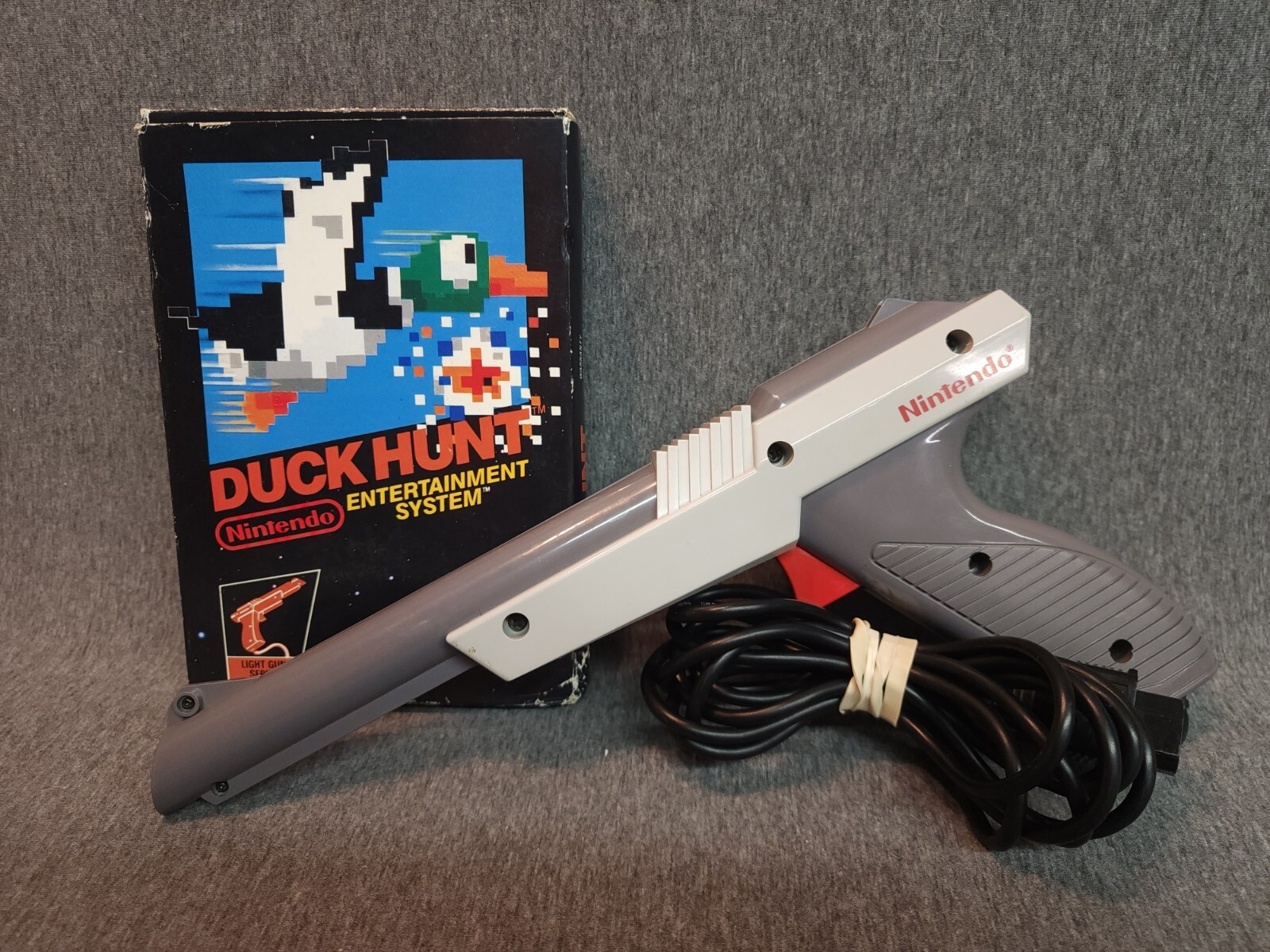 Duck Hunt NES Nintendo Entertainment 5-Screw, Unpunched Black Box!!READ