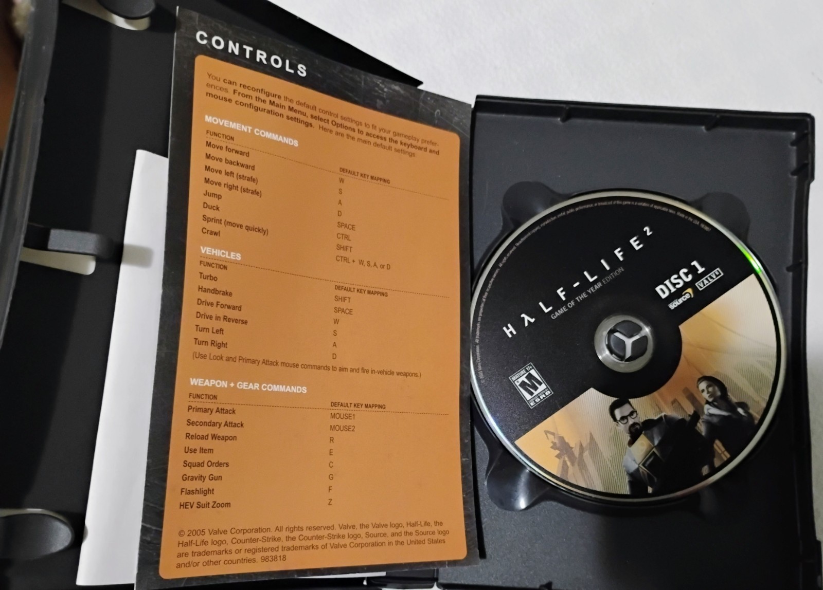 Half-Life 2 Game of the Year Edition PC CD-ROM 2005 5 Disc Set Valve Corp