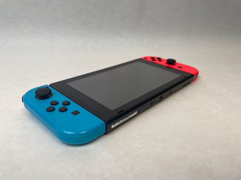 32GB Nintendo Switch Console V2 w/128GB SD, Dock, ACC