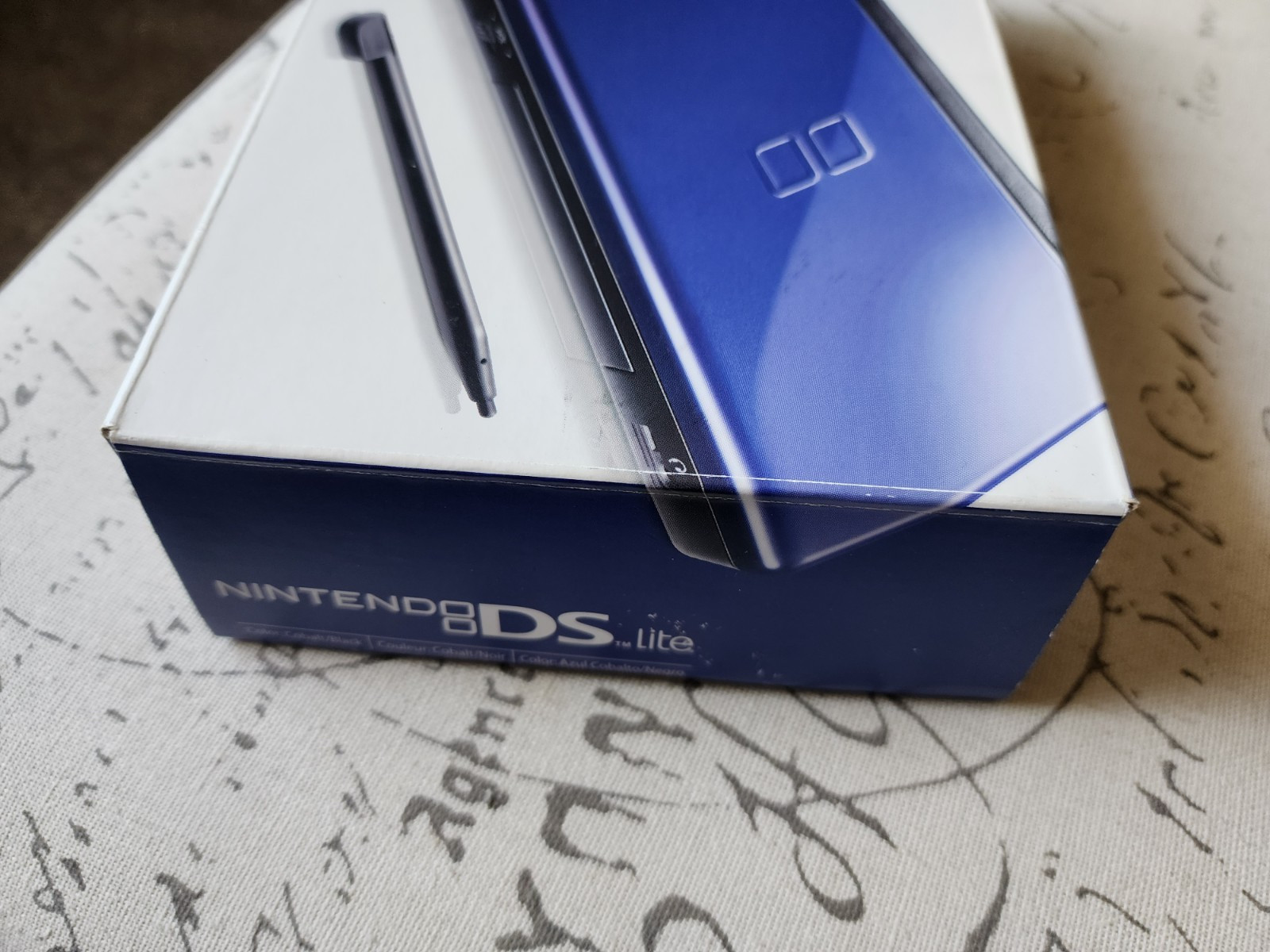 Nintendo DS Lite Colbalt Blue with box, manual and charger