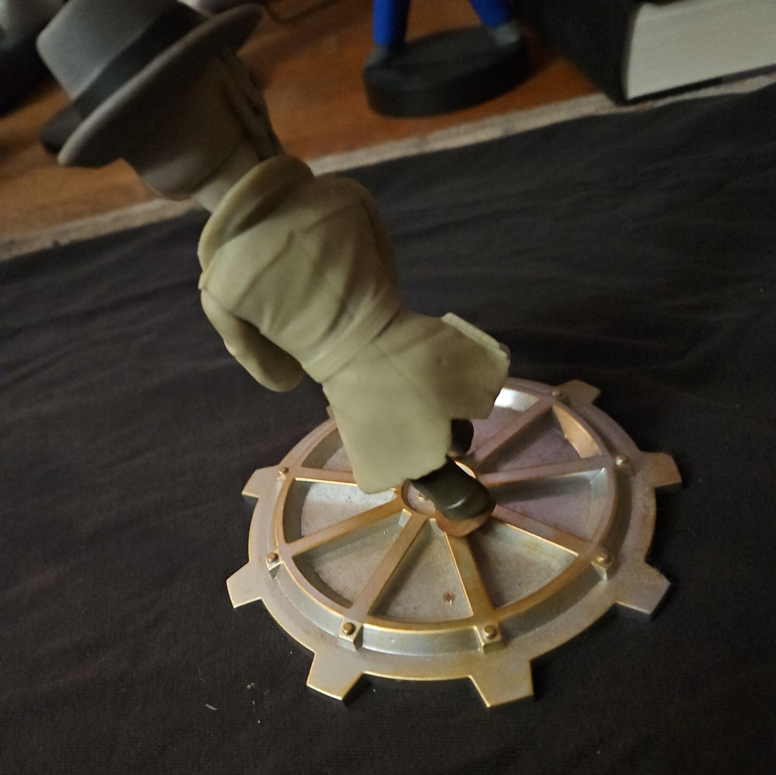 Loot Crate Fallout Screen Shots Nick Valentine figurine, Bethesda from 2017