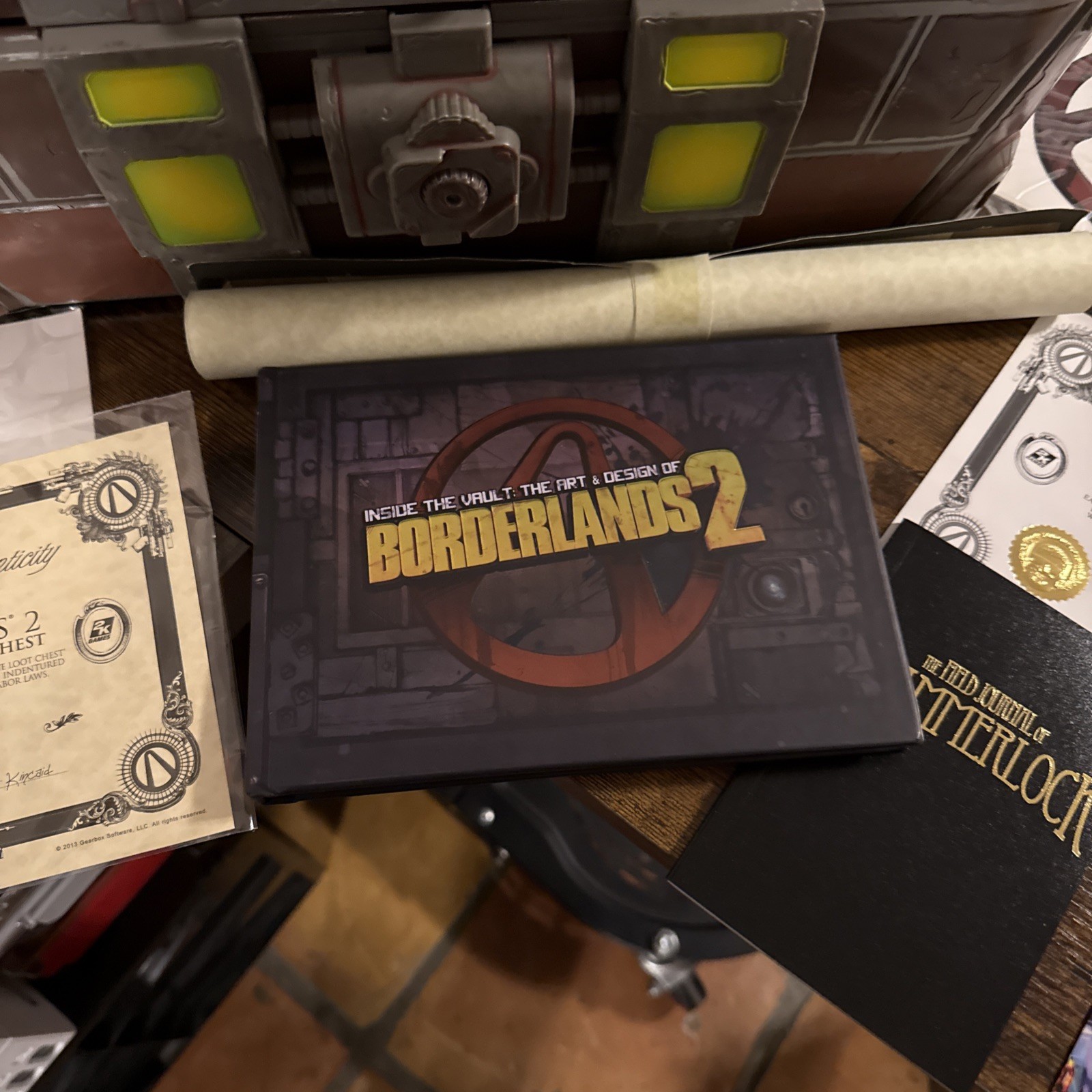 Borderlands 2 Loot Chest Collector’s Edition Diamond Plate Loot chest + extras