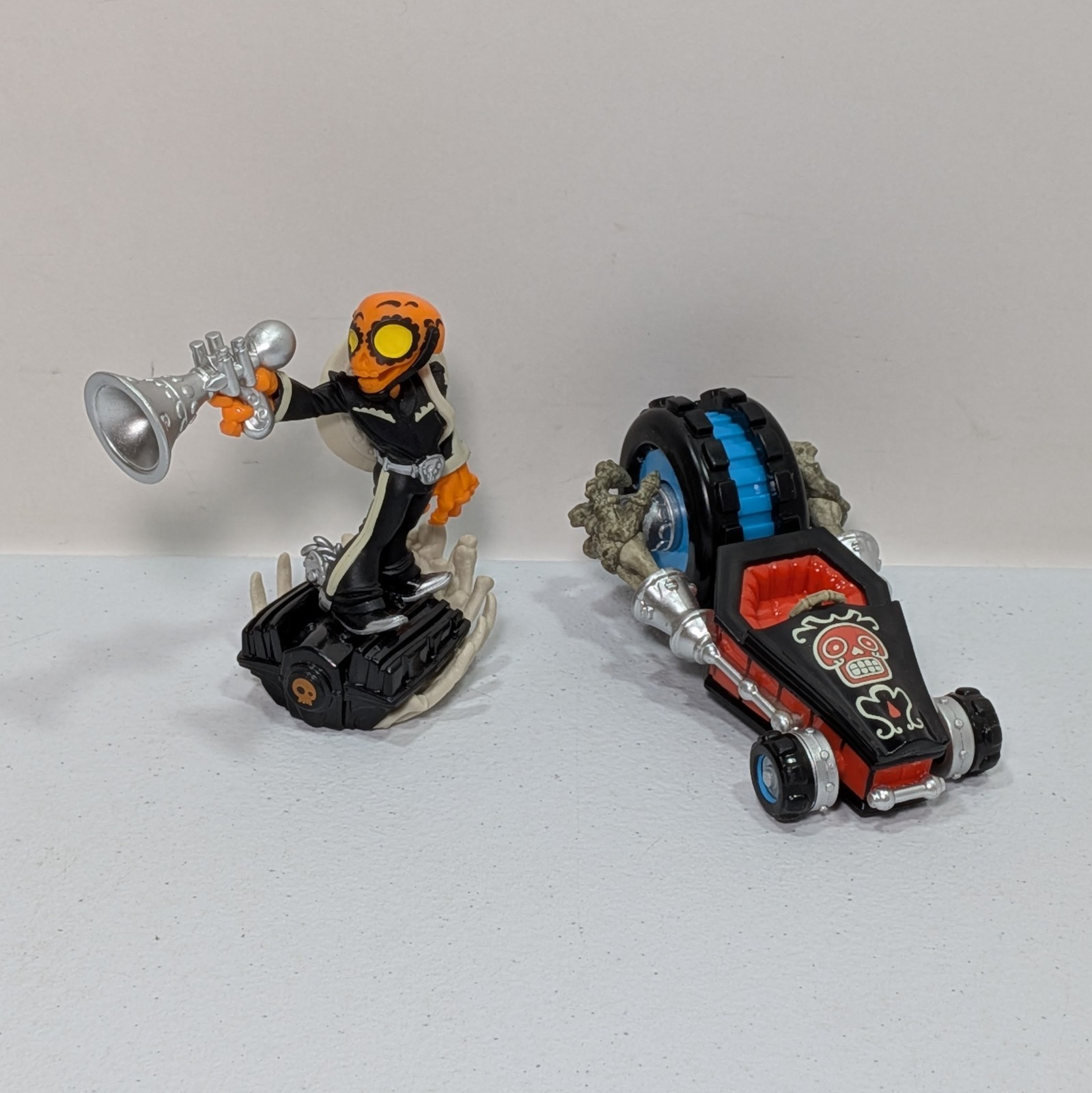 Skylanders SuperChargers Frightful Fiesta Halloween Variant & Crypt Crusher Set