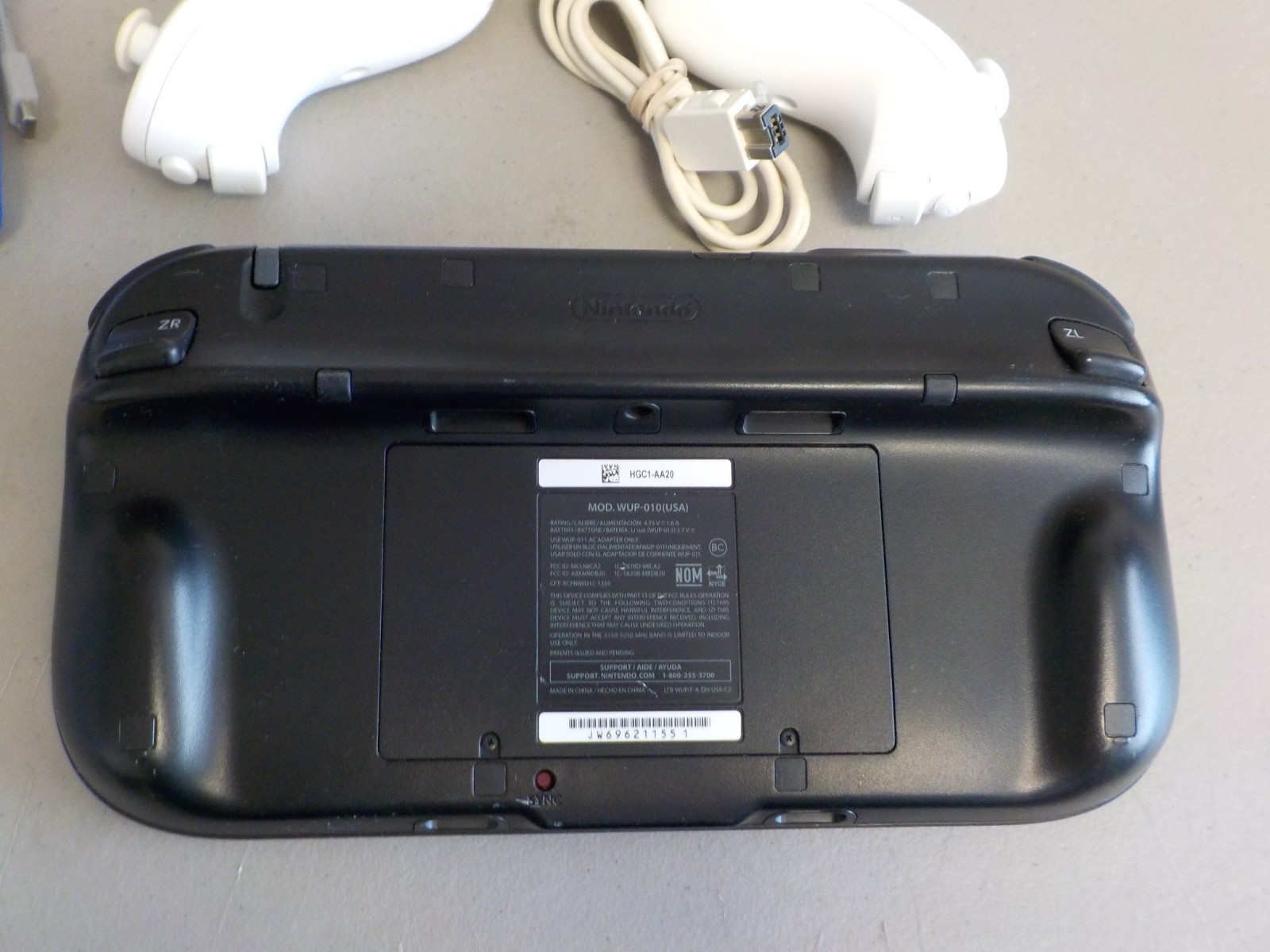 Nintendo Wii U 32GB Console (WUP-101) Gamepad Bundle + OEM Cables, Controllers