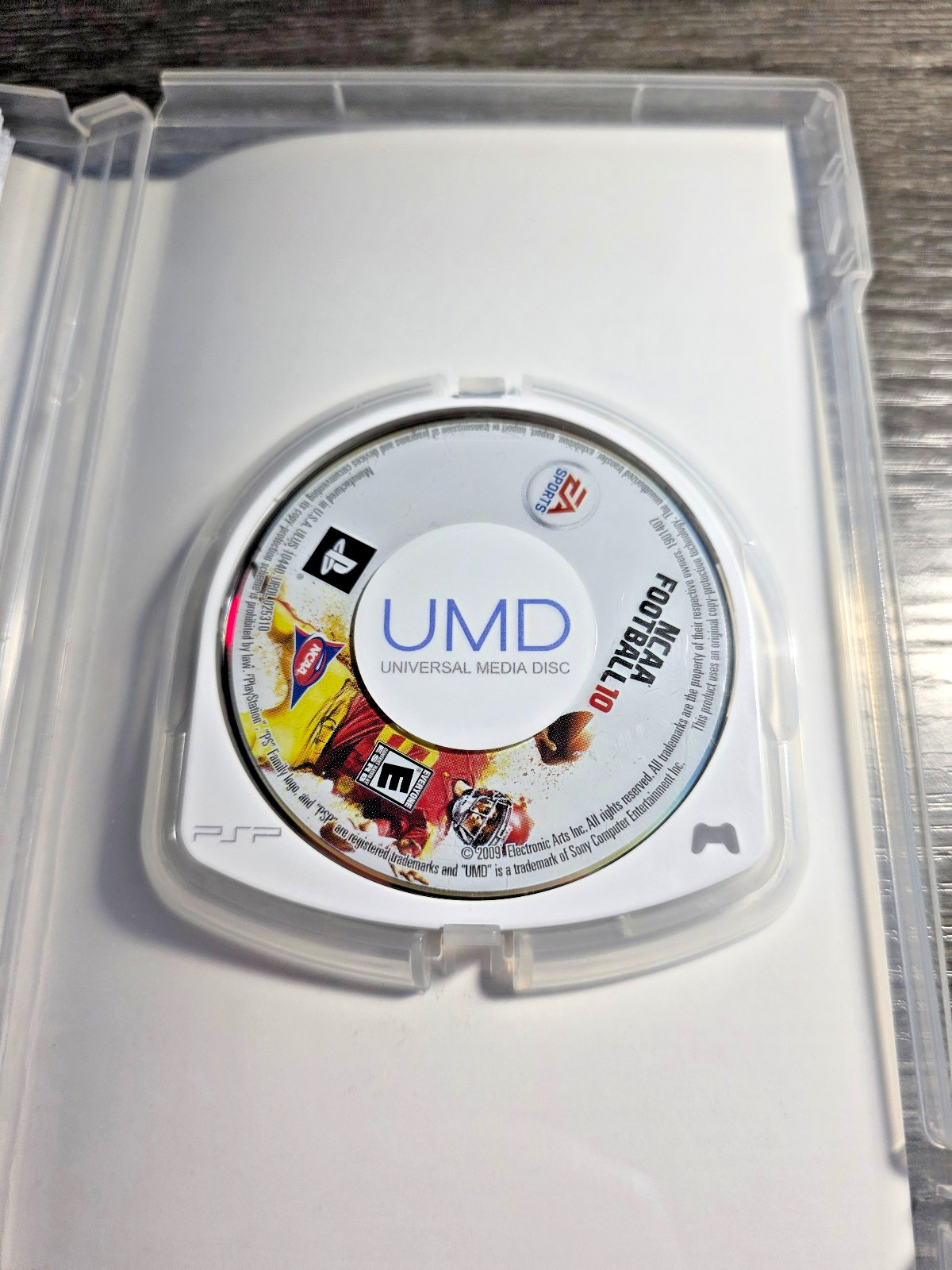 NCAA Football 10 (Sony PSP, 2009) Complete W/ Manual CIB TESTED