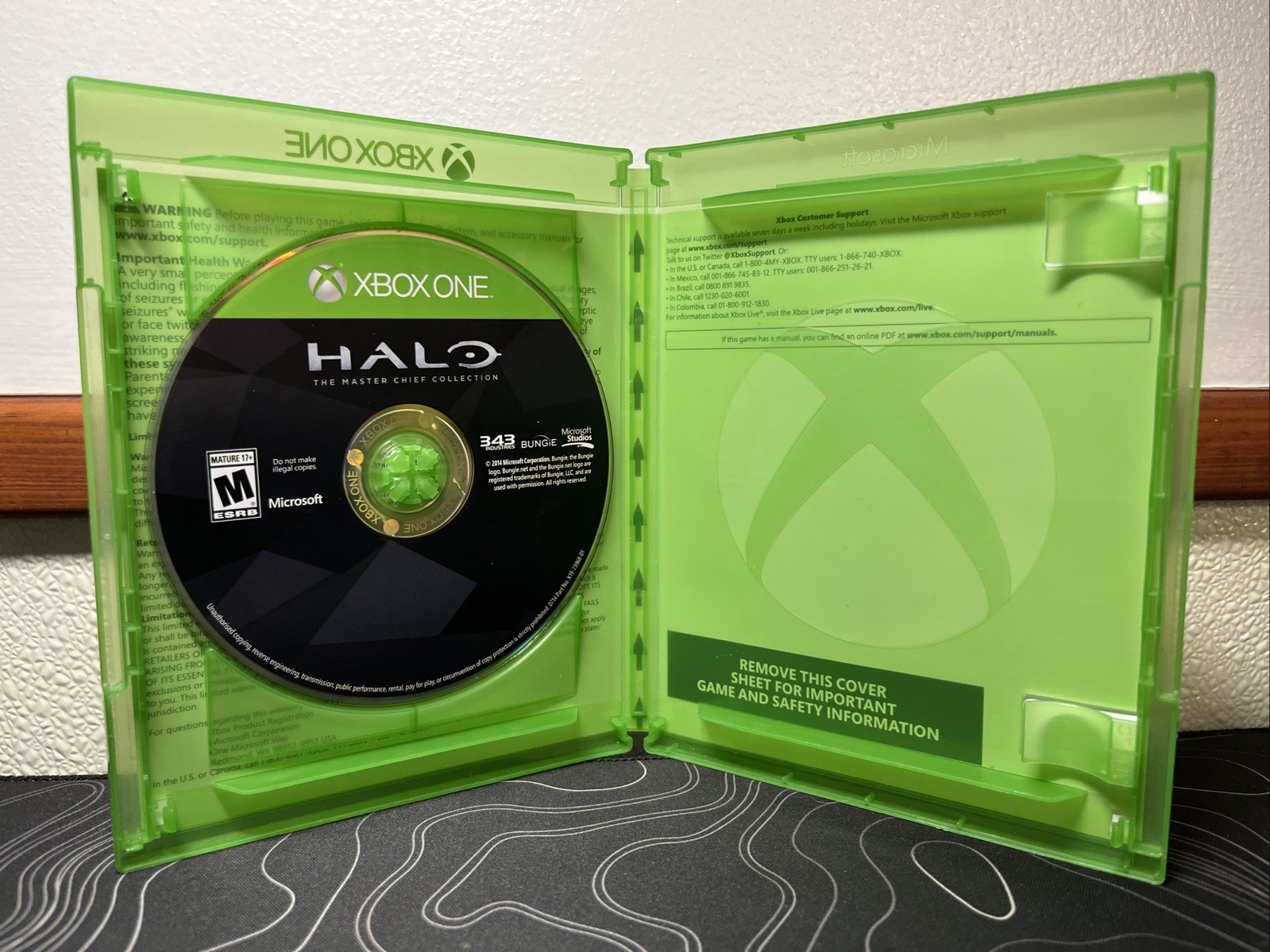 Halo: The Master Chief Collection & All 3 Inserts Included (Xbox One, 2014)