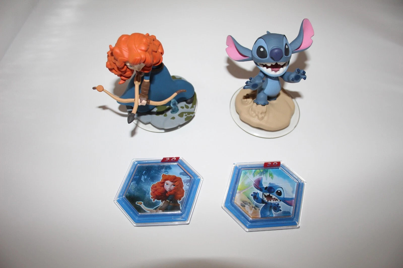 Disney Infinity 2.0 Base Portal Lot 5 Figures Marvel Stitch Merida Venom Hawkeye