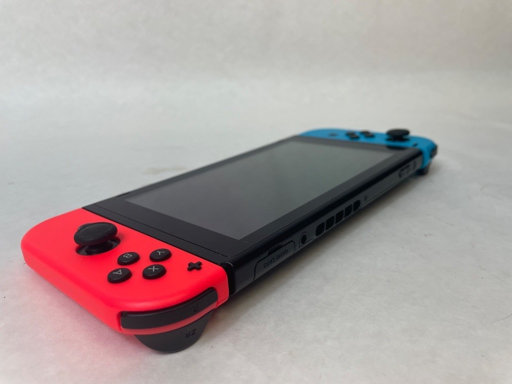32GB Nintendo Switch Console V2 w/128GB SD, Dock, ACC