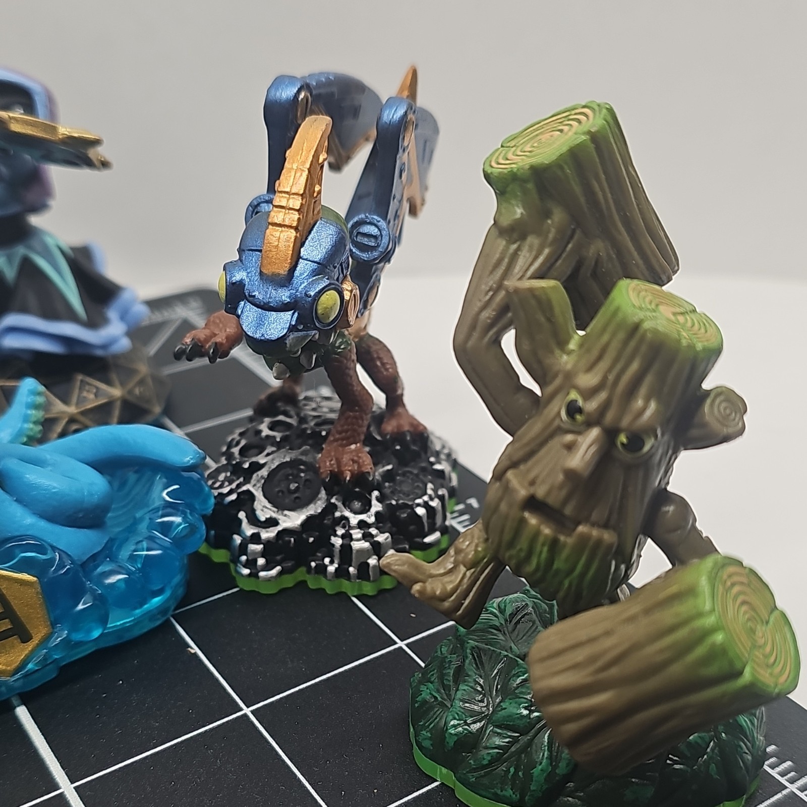 Skylanders Mixed Lot Giants Tree Rex Crusher Figures + Tower 10 Pieces