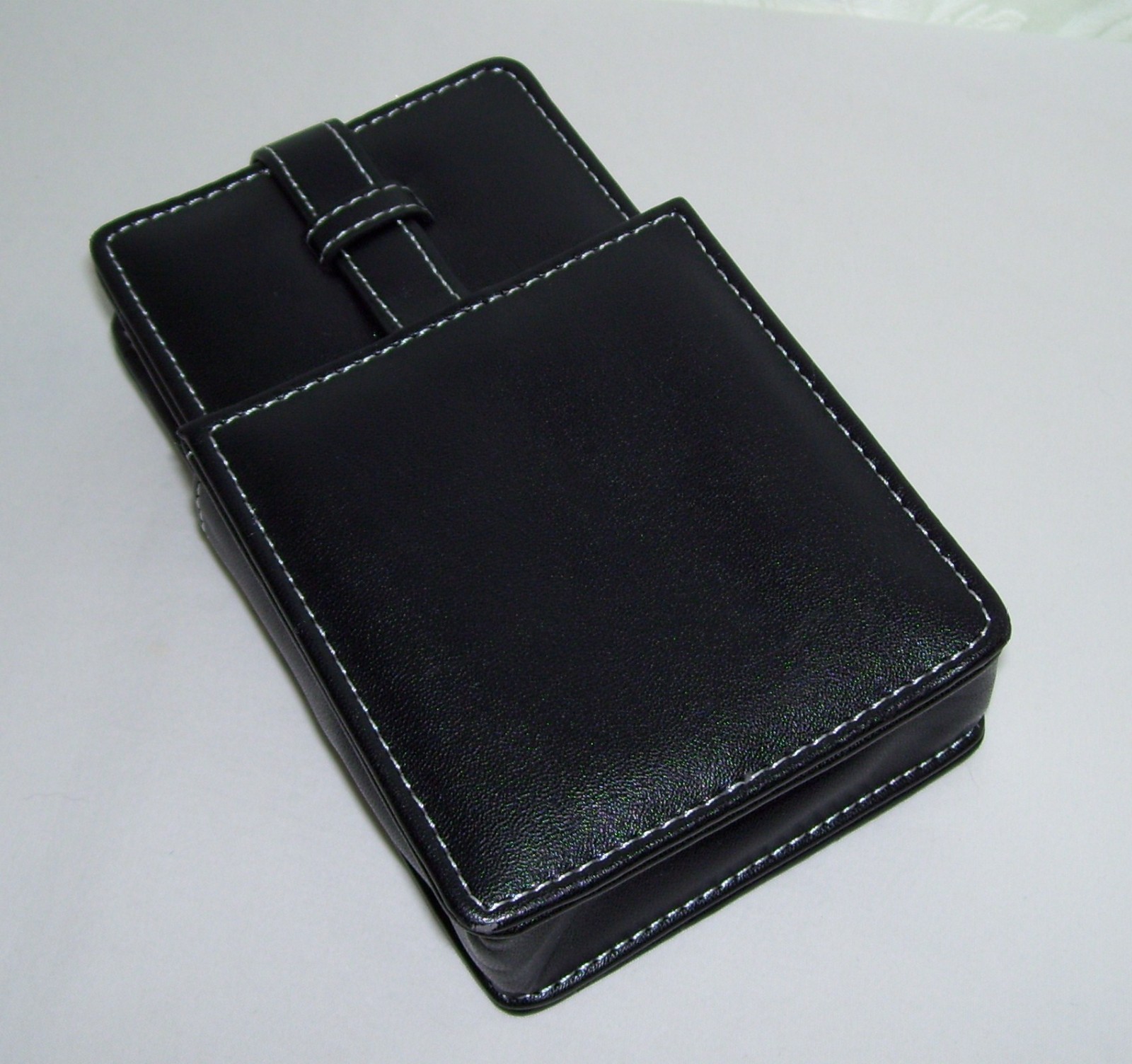Genuine Nintendo DS . Black Synthetic Leather Padded Game Case / Sleeve ONLY