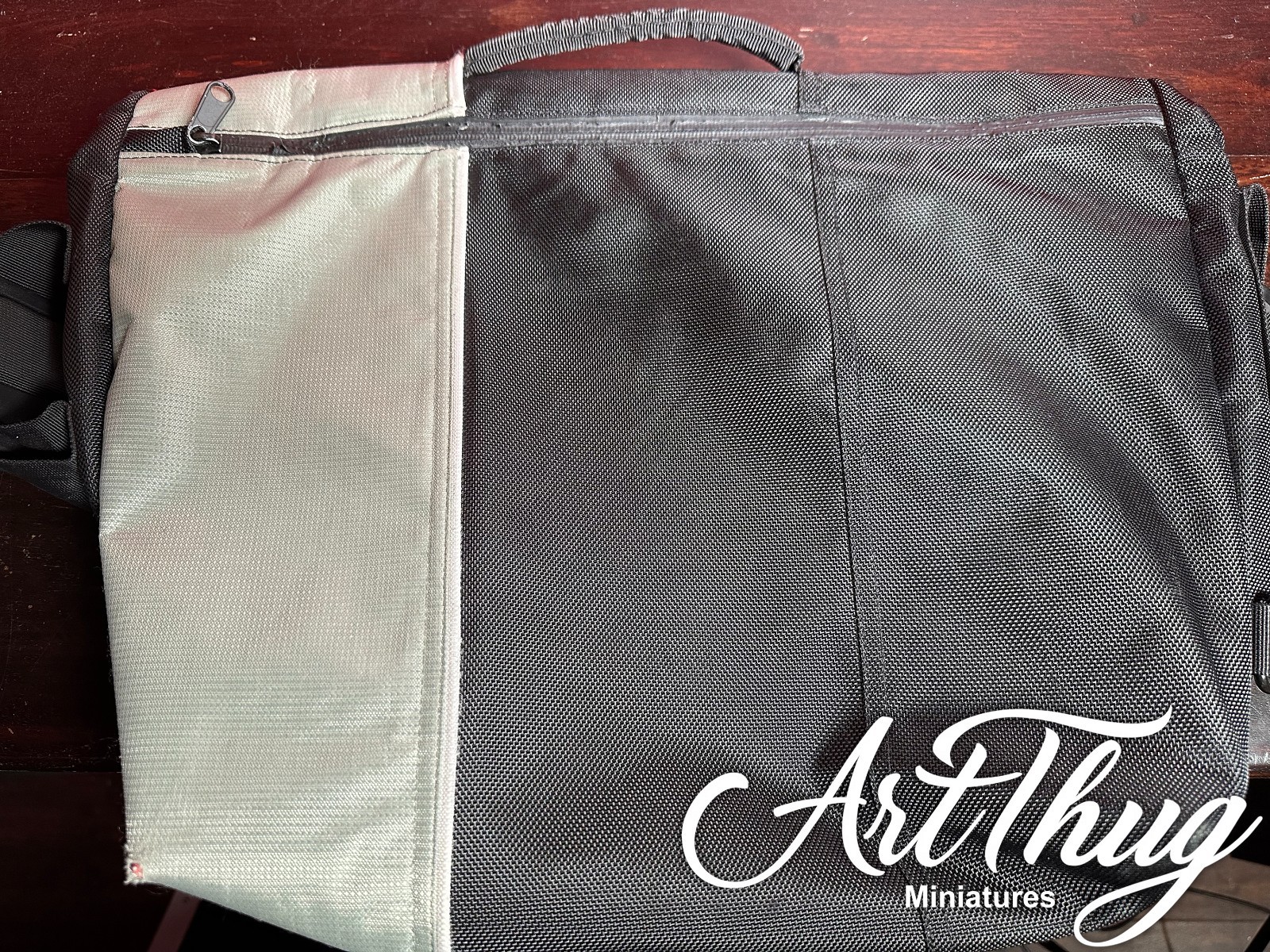 Riot Games (Original Logo) Messenger Bag – League of Legends