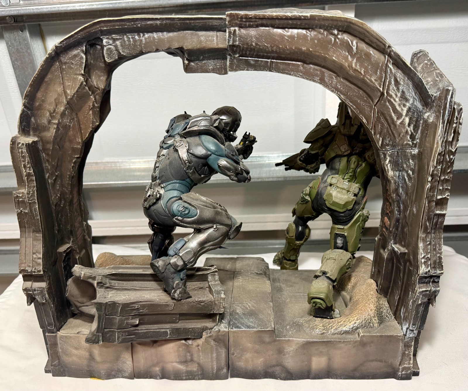Halo 5 Guardians Limited Collector’s Edition (Microsoft Xbox One) Statue Only