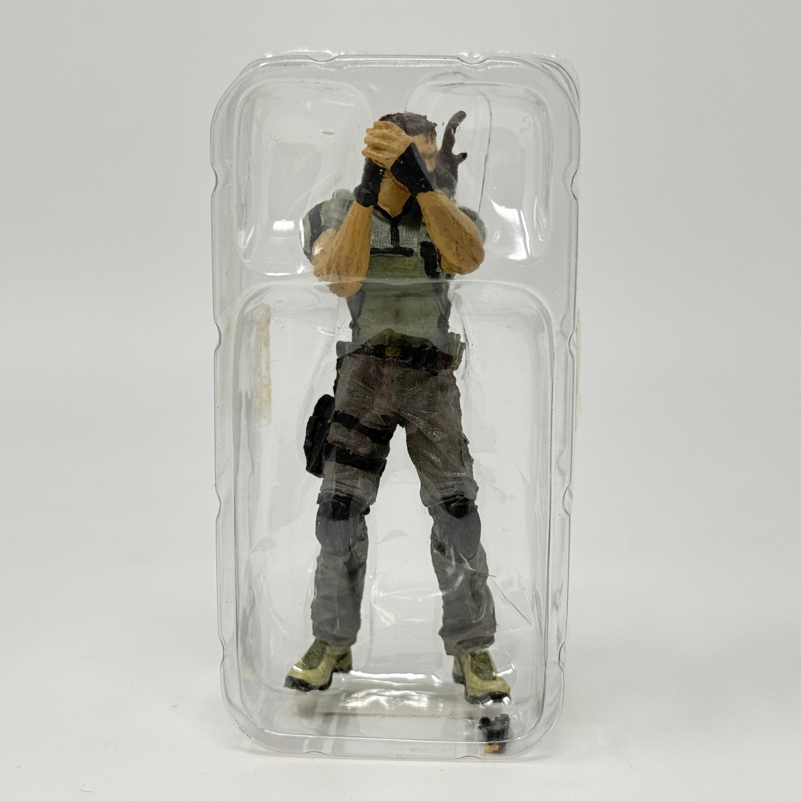 Resident Evil 5 Collector’s Edition 3″ Chris Redfield Action Figure *BROKEN* 4d