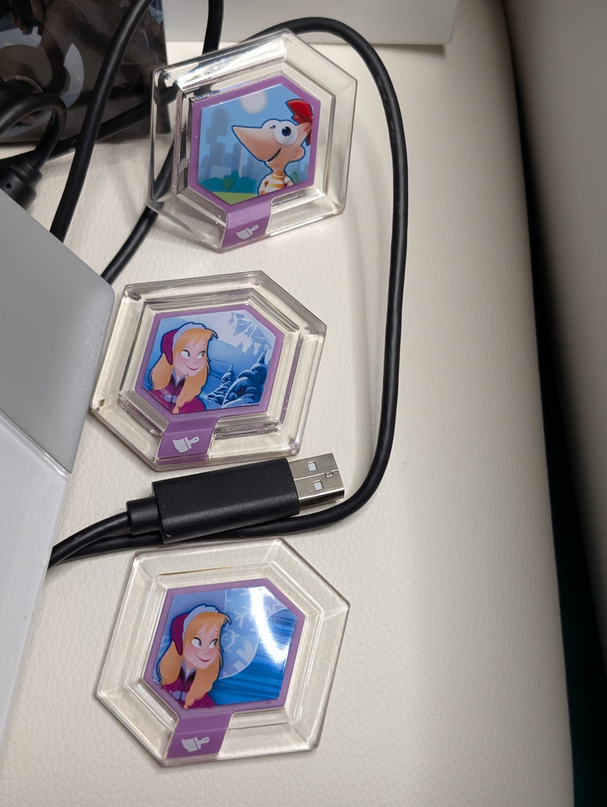 Disney Infinity Power Disc album with 6 Discs And Infiniti Port