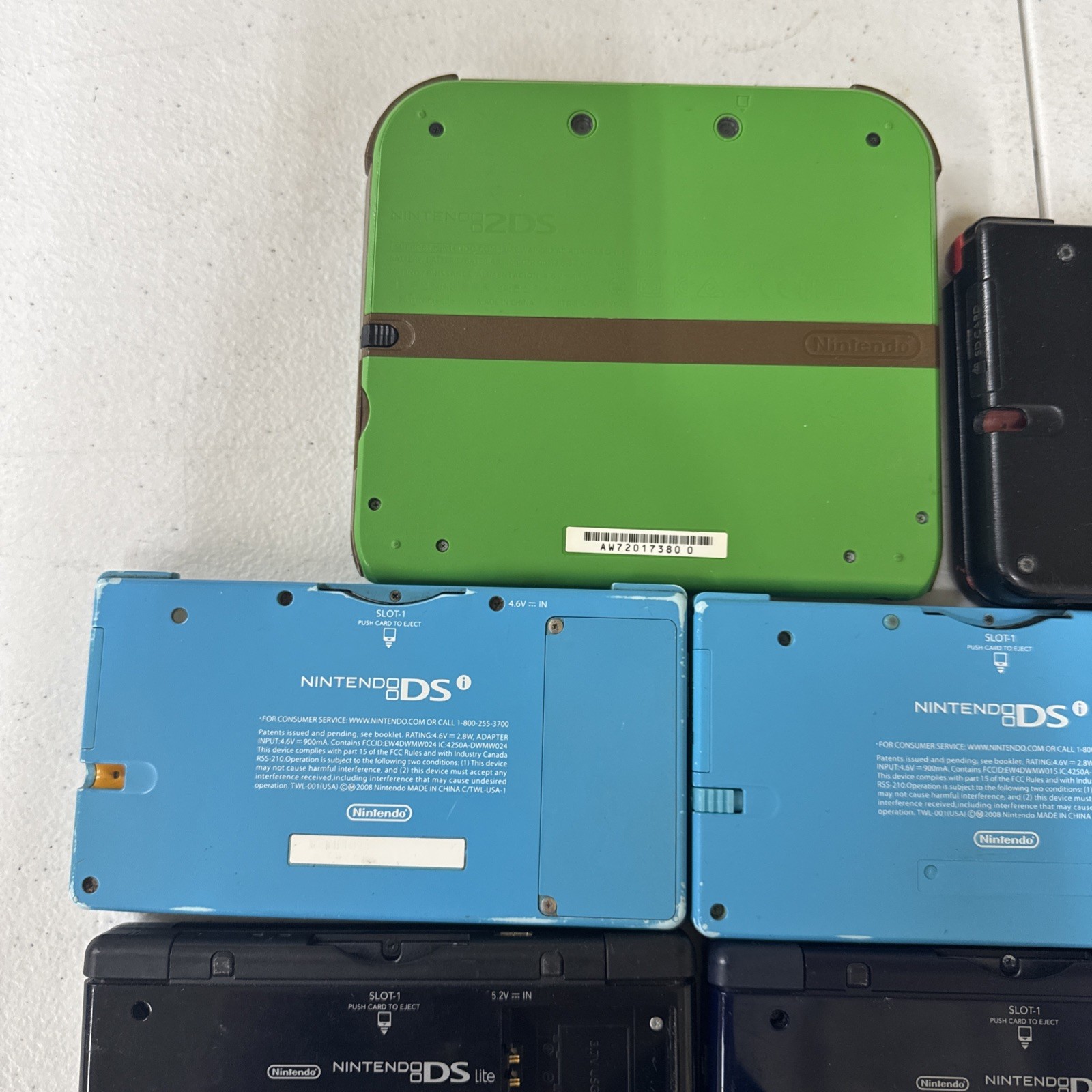 Lot of Nintendo 3DS/2DS/3DS XL Handhelds (For Parts/Repairs)