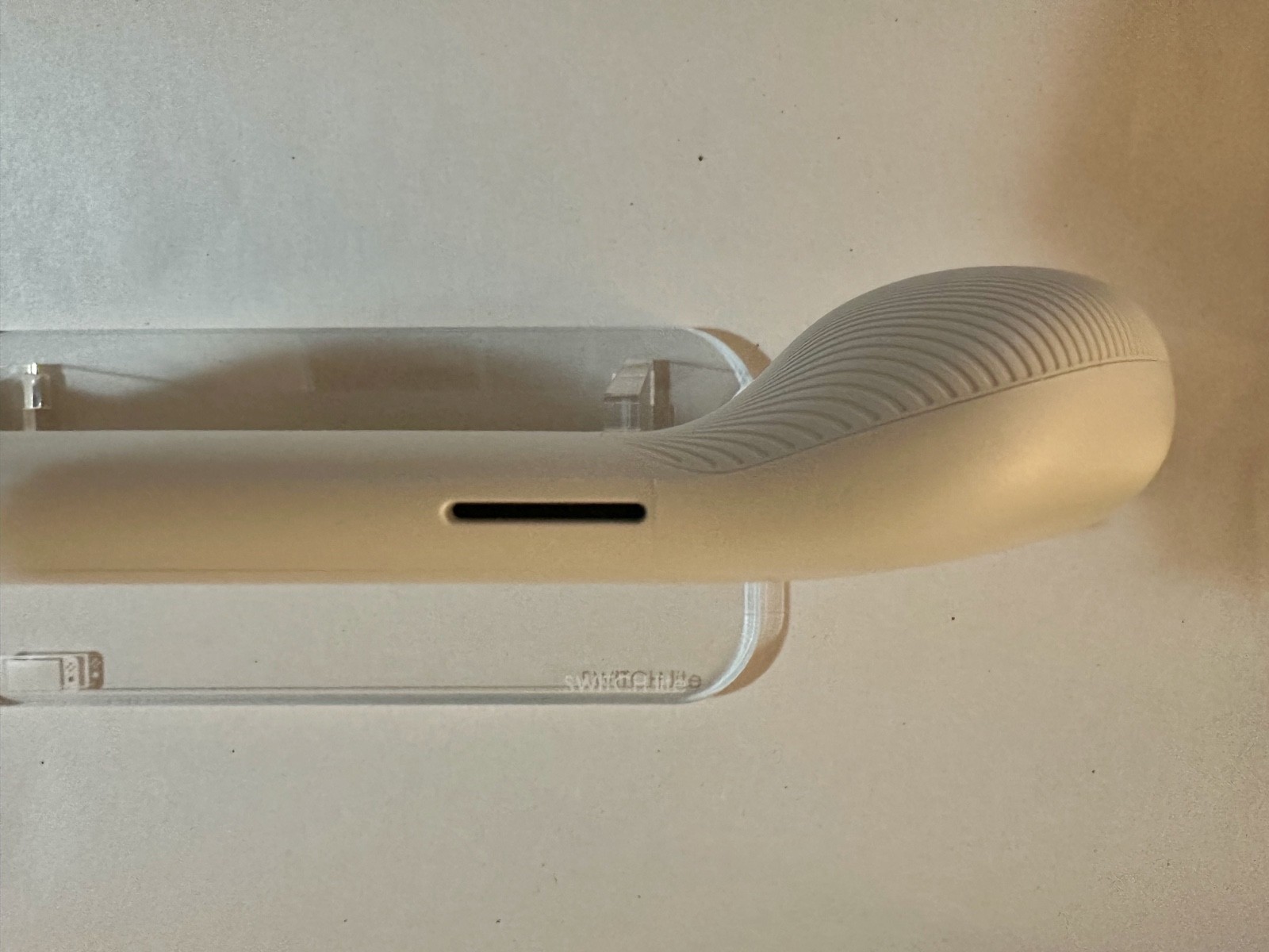 Logitech G Cloud White 64GB Gaming Handheld – Mint Condition w/ Case & Charger
