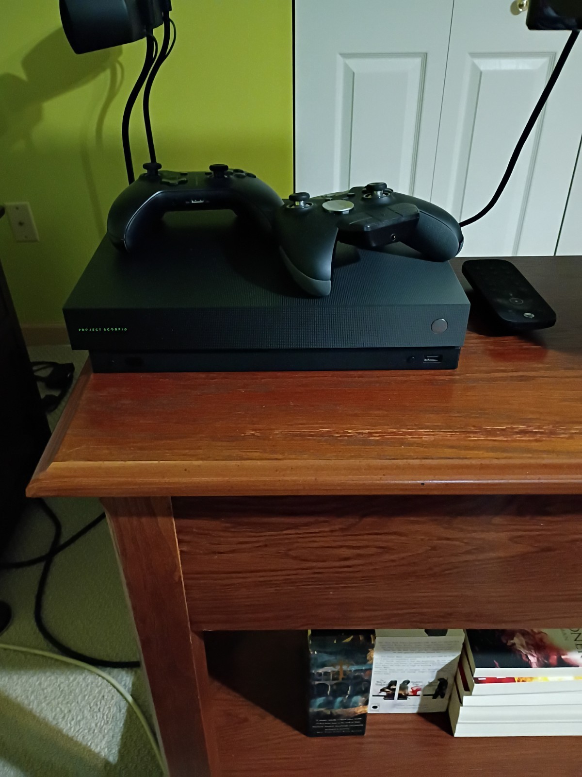 Xbox One X 1TB Gears 5 Limited Edition Console Bundle + Gears 5 Charger. Mint