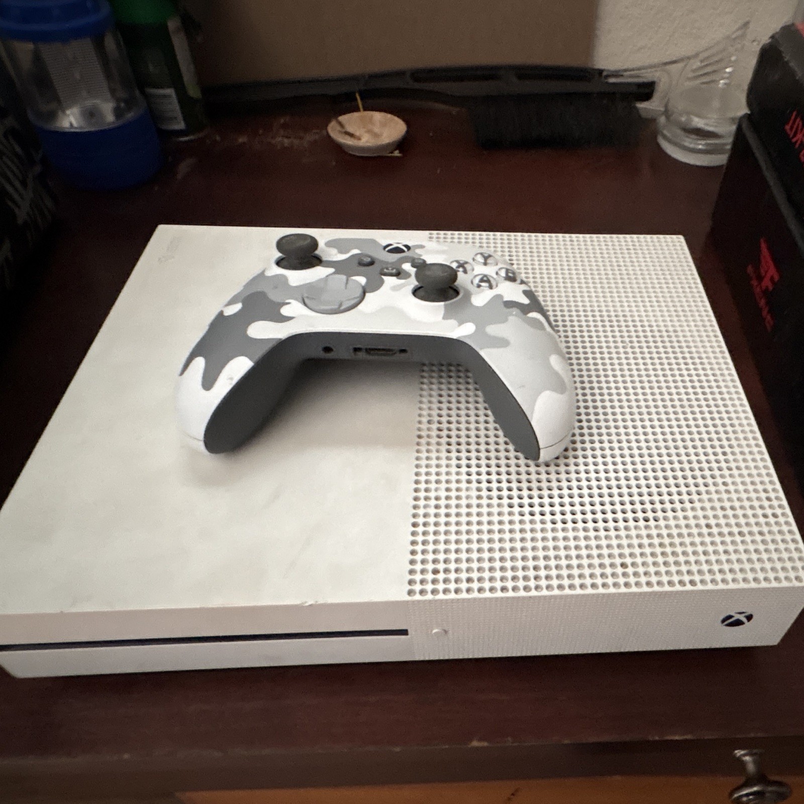 Microsoft Xbox One S White Console MPN 1681 4K UHD NTSC-U/C + Camo Pad