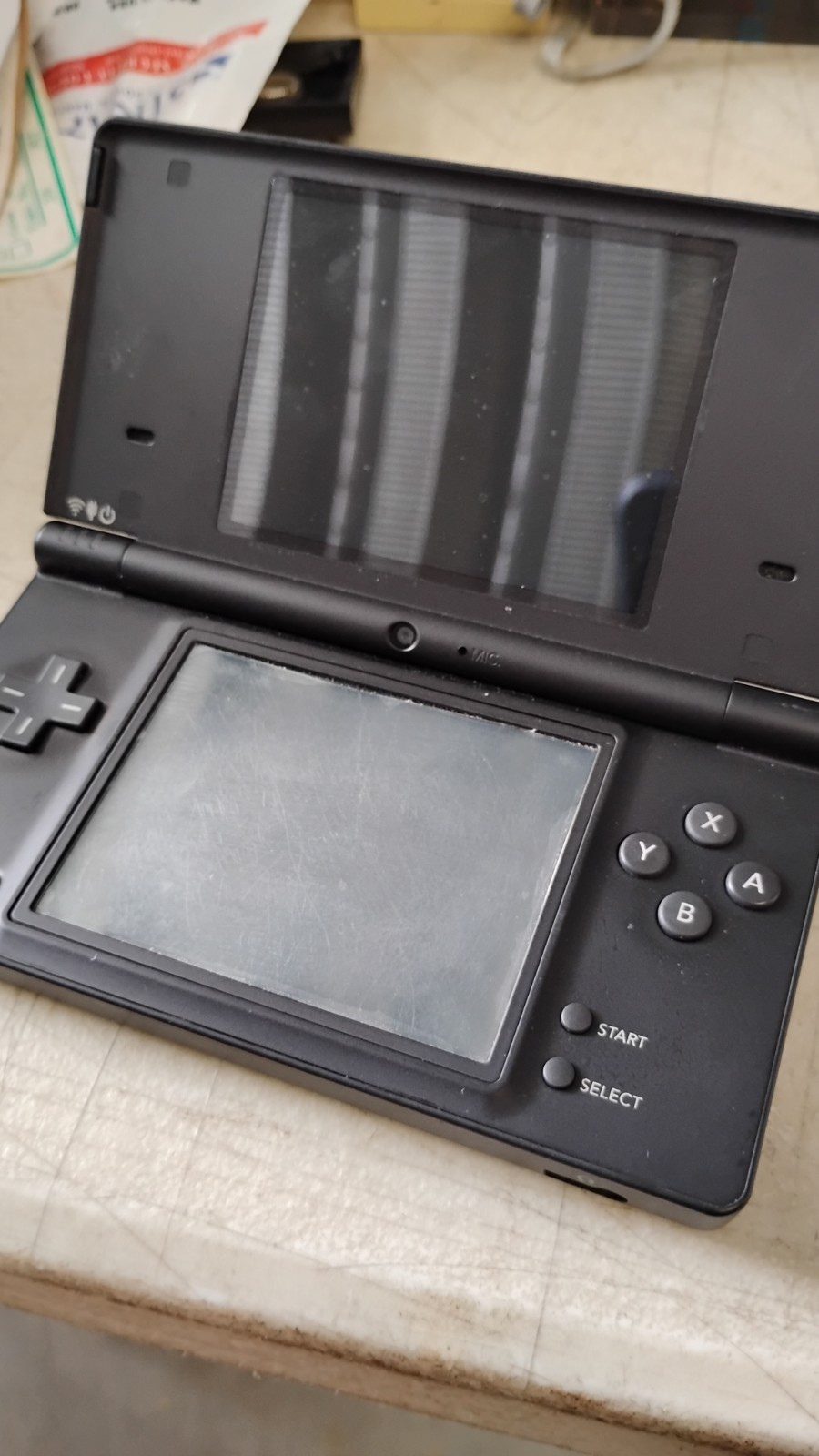 Nintendo DSi Handheld System Black w/ Stylus