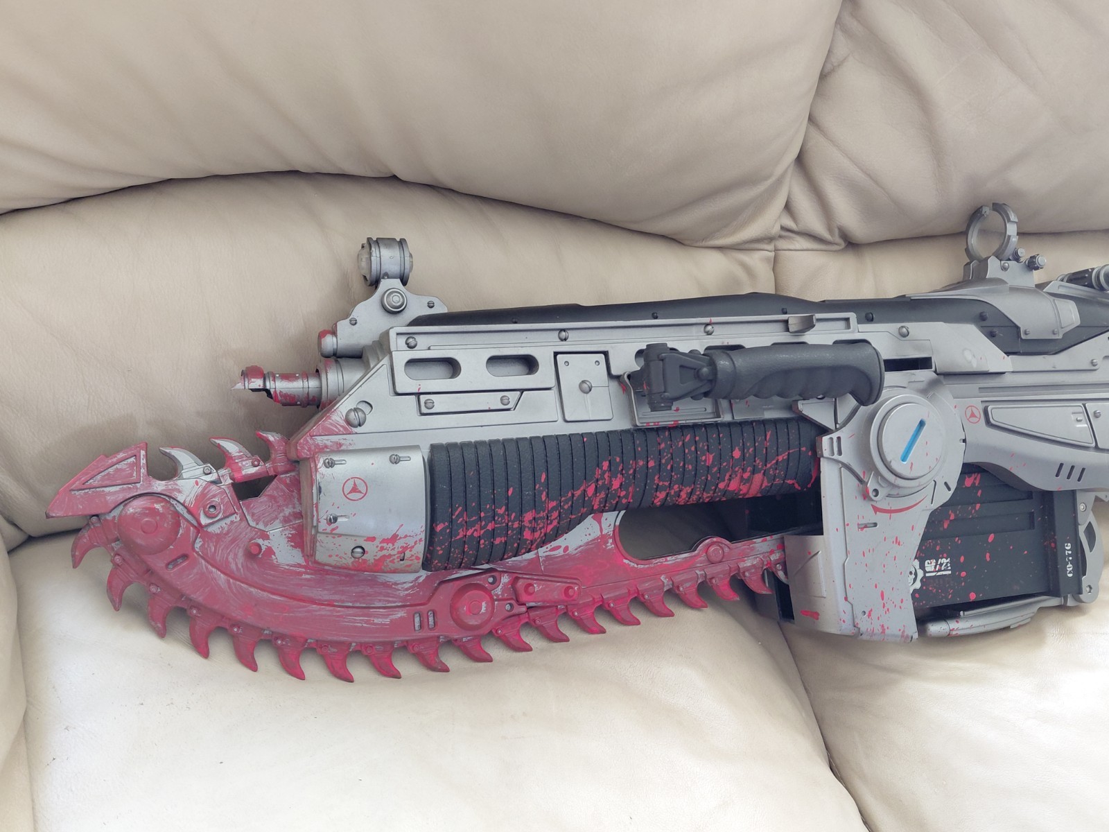 NECA Gears Of War Lancer Replica 2008 – Bloody Lancer – 36″ Full Size Prop
