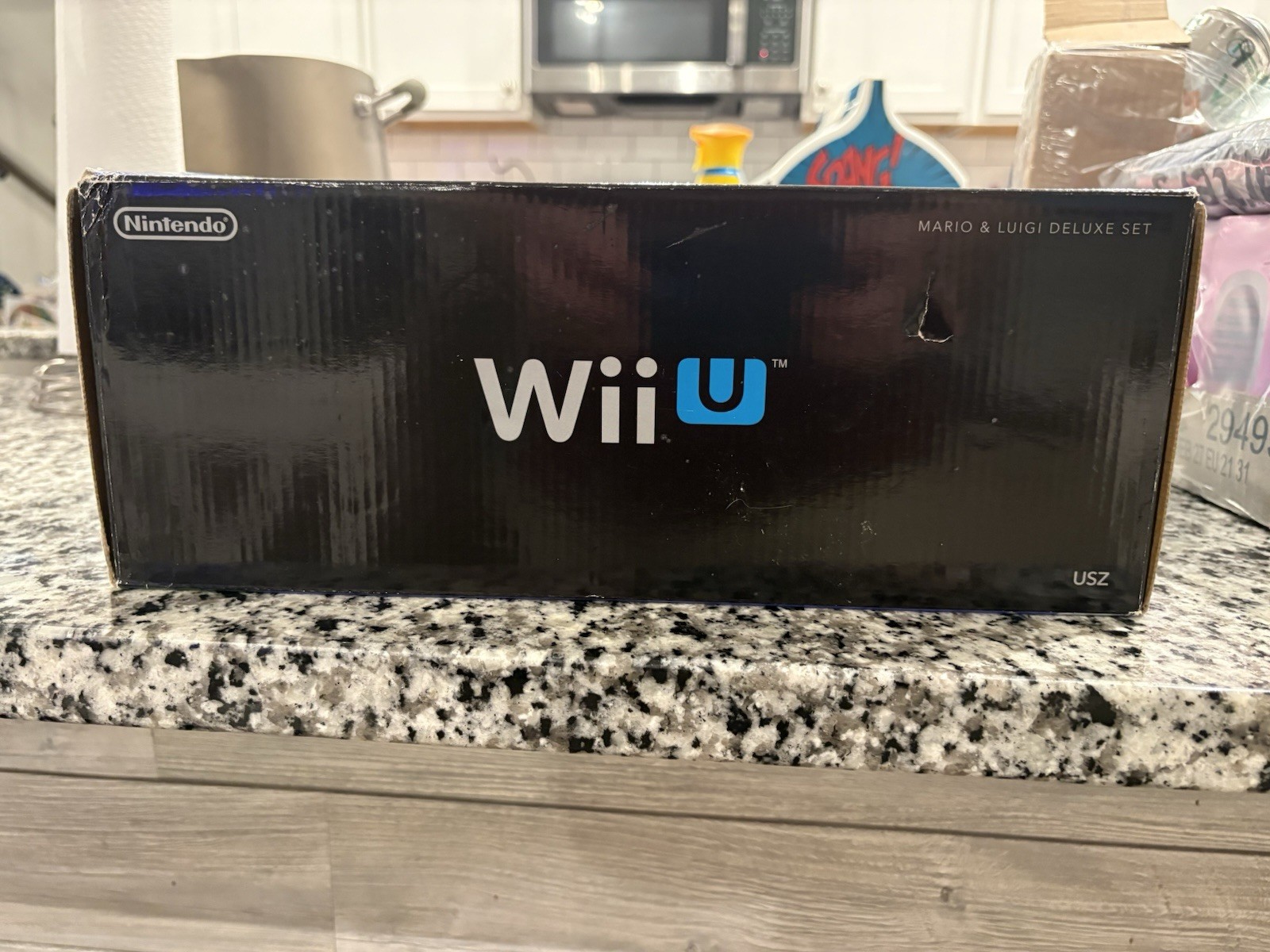 Nintendo Wii U with Mario & Luigi Deluxe Set Box 32GB (TESTED)