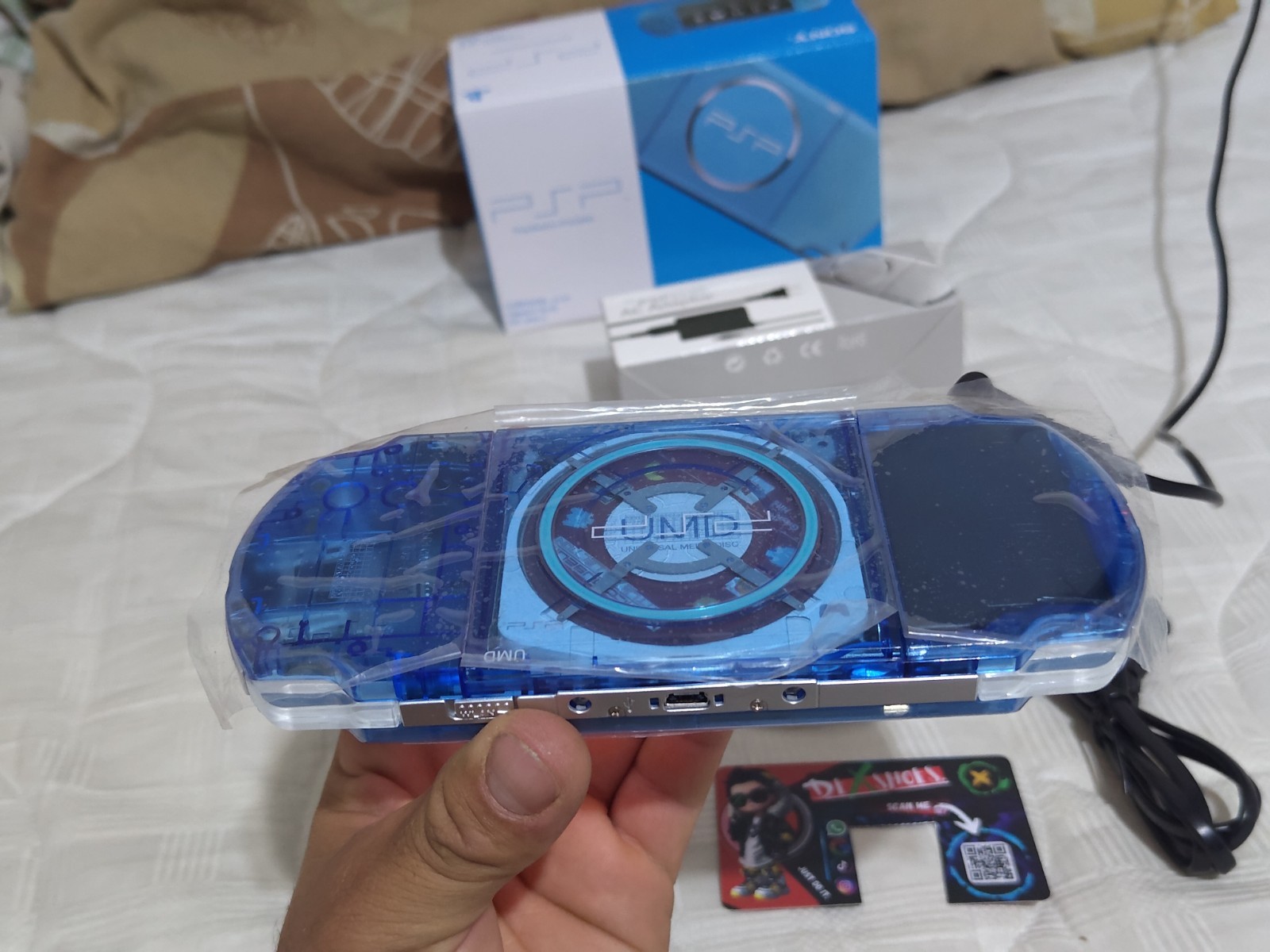 Sony PSP transparent blue with 32 GB plus games plus USB-C adapter NEW