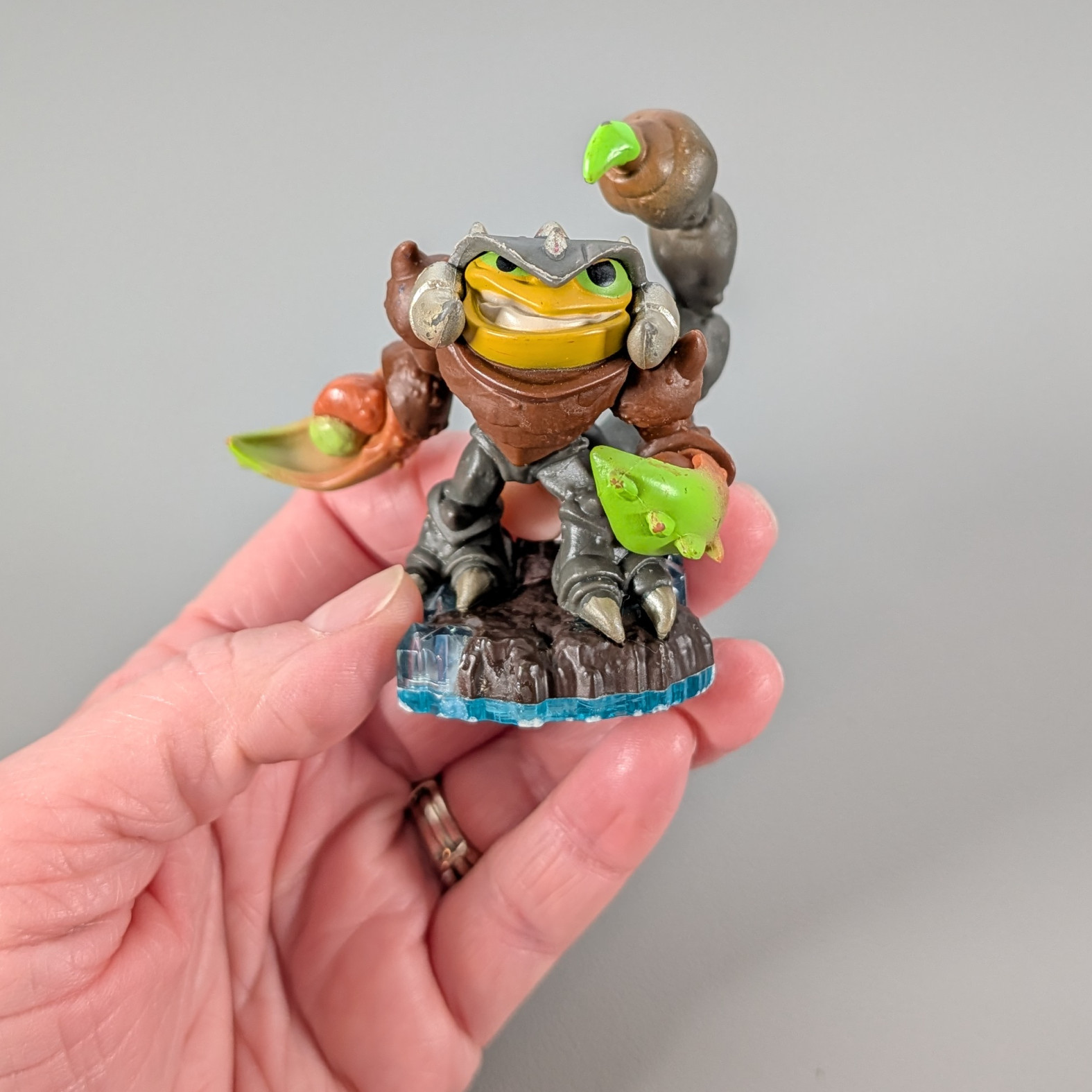 Skylanders SWAP FORCE Character Figure: KNOCKOUT TERRAFIN (blue base)