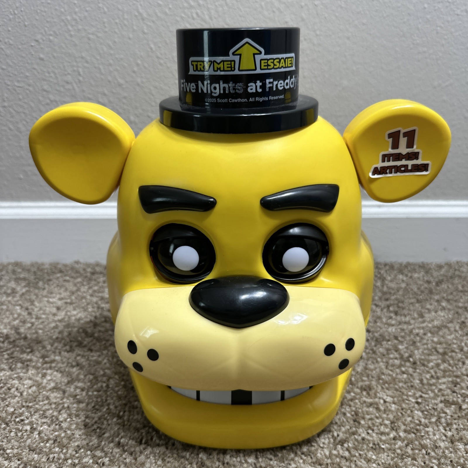 Five Nights At Freddy’s 10th Anniversary Animatronic Head And Golden Freddy READ