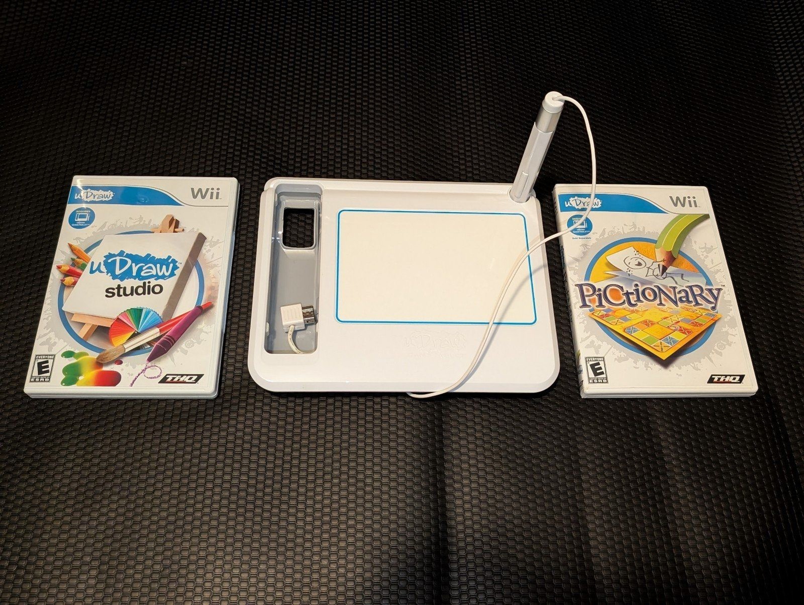 Nintendo Wii uDraw Tablet Drawing Accessory Bundle W/ Studio + Pictionary Games
