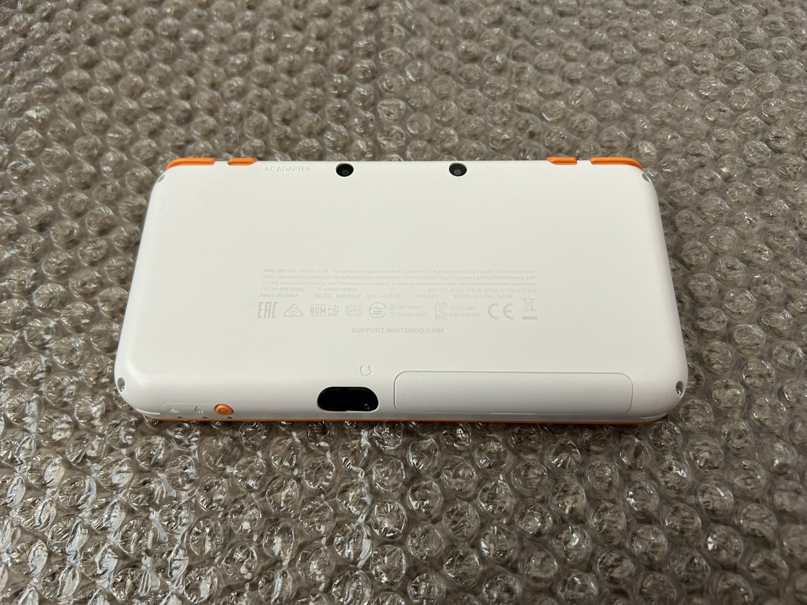 Nintendo 2DS XL System White and Orange + Super Mario 3D Land bundle lot console