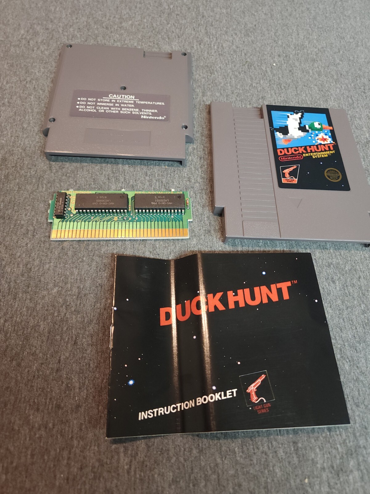 Duck Hunt NES Nintendo Entertainment 5-Screw, Unpunched Black Box!!READ