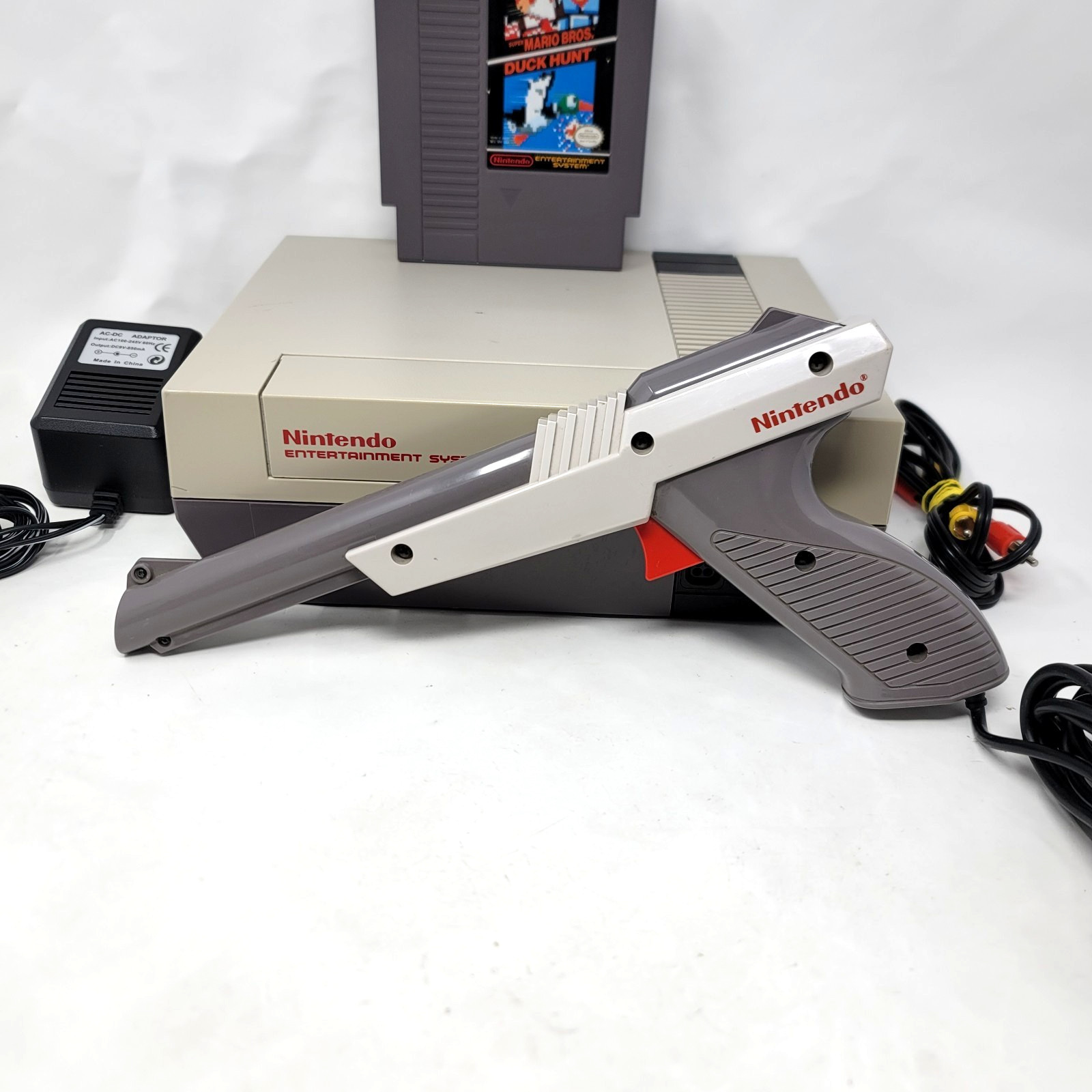 Nintendo NES Console 2 OEM Controllers, Zapper, Mario/Duck Hunt NEW 72 PIN