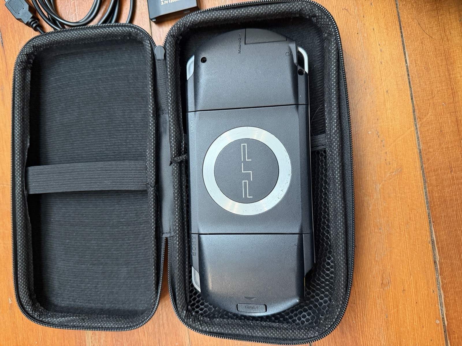 PSP- 1001b2 No Mod Original Everything Works Original Battery And Memory Card1gb