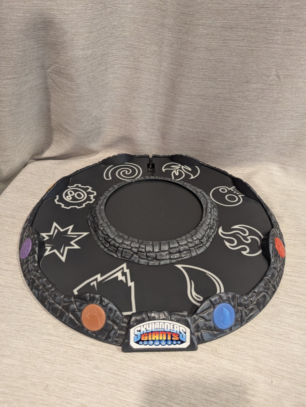 Skylanders Giants Battle Arena Portal Base Holds 16 Action Figures Lights Up 15″