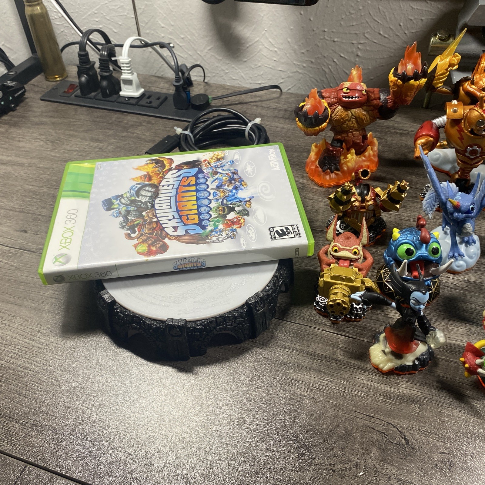 Skylanders Giants Lot Of 30 Figures With Portal And Game Xbox 360 Tested Spyro