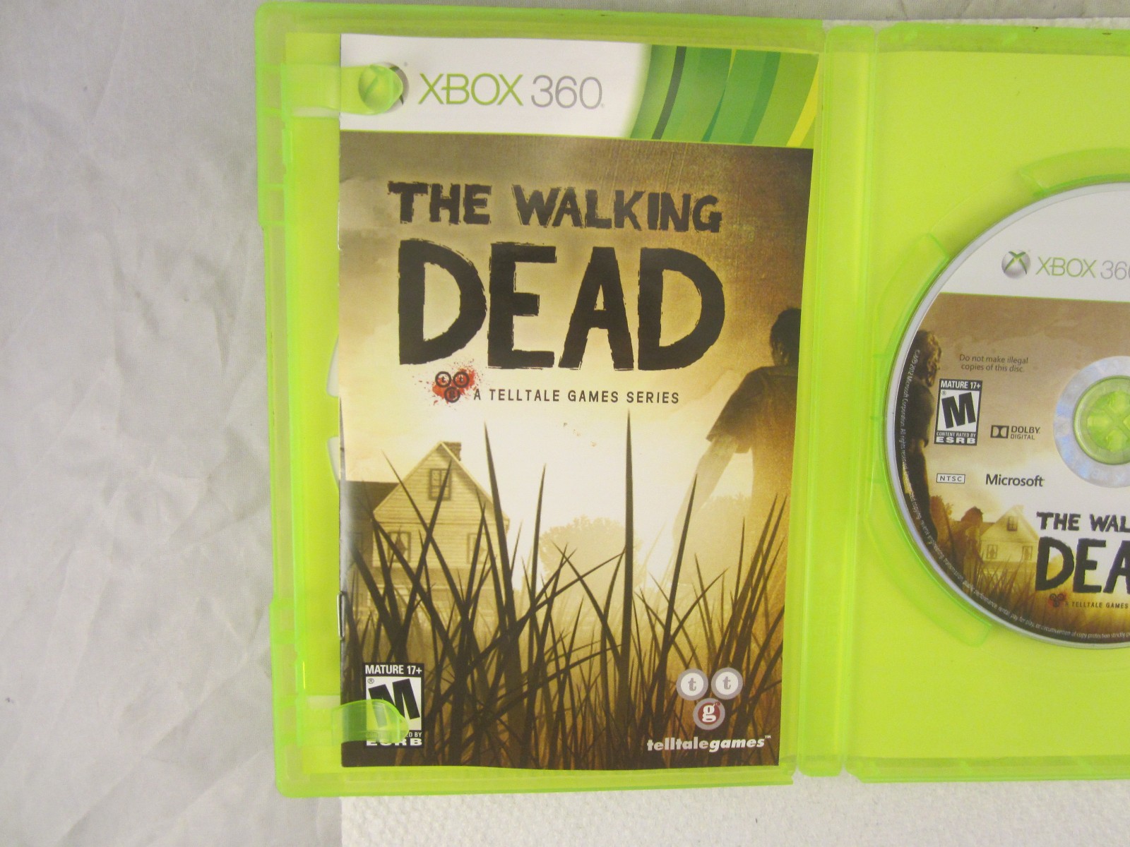 The Walking Dead: A Telltale Games Series (Xbox 360, 2012) CIB resurfaced
