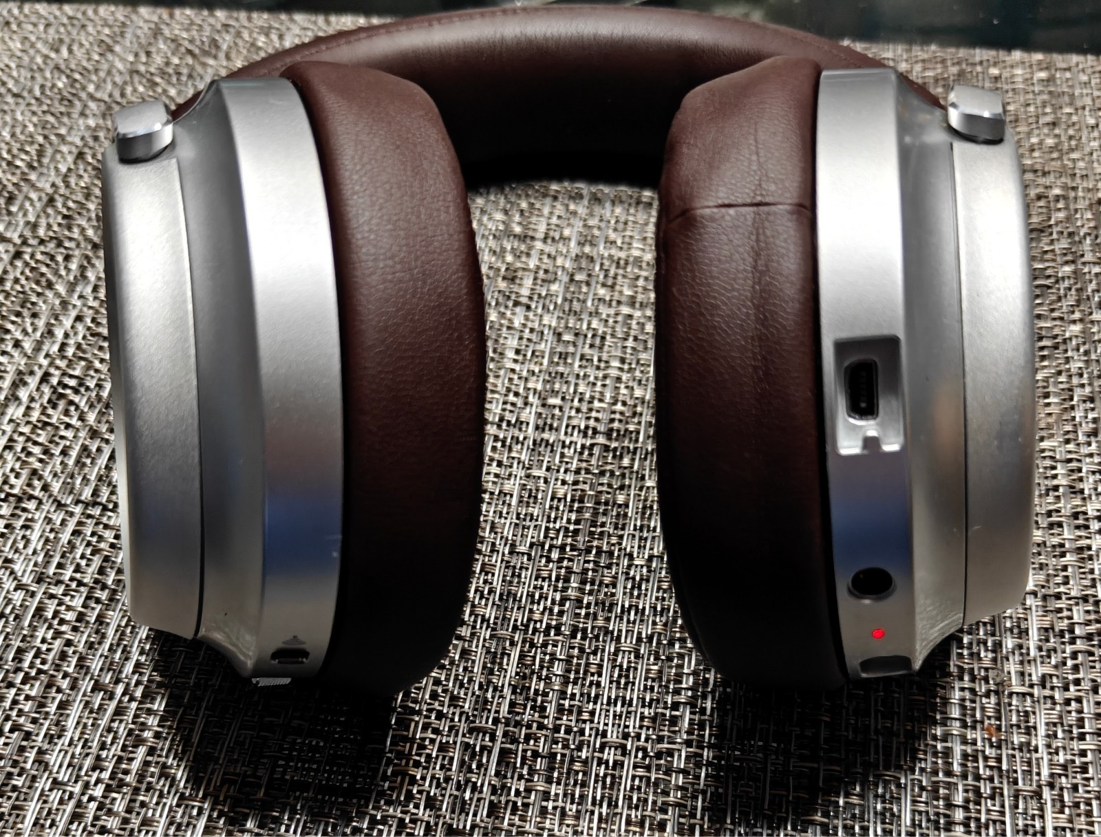 Corsair Virtuoso RGB Wireless SE Headset Brown Silver – No Dongle Wired Only