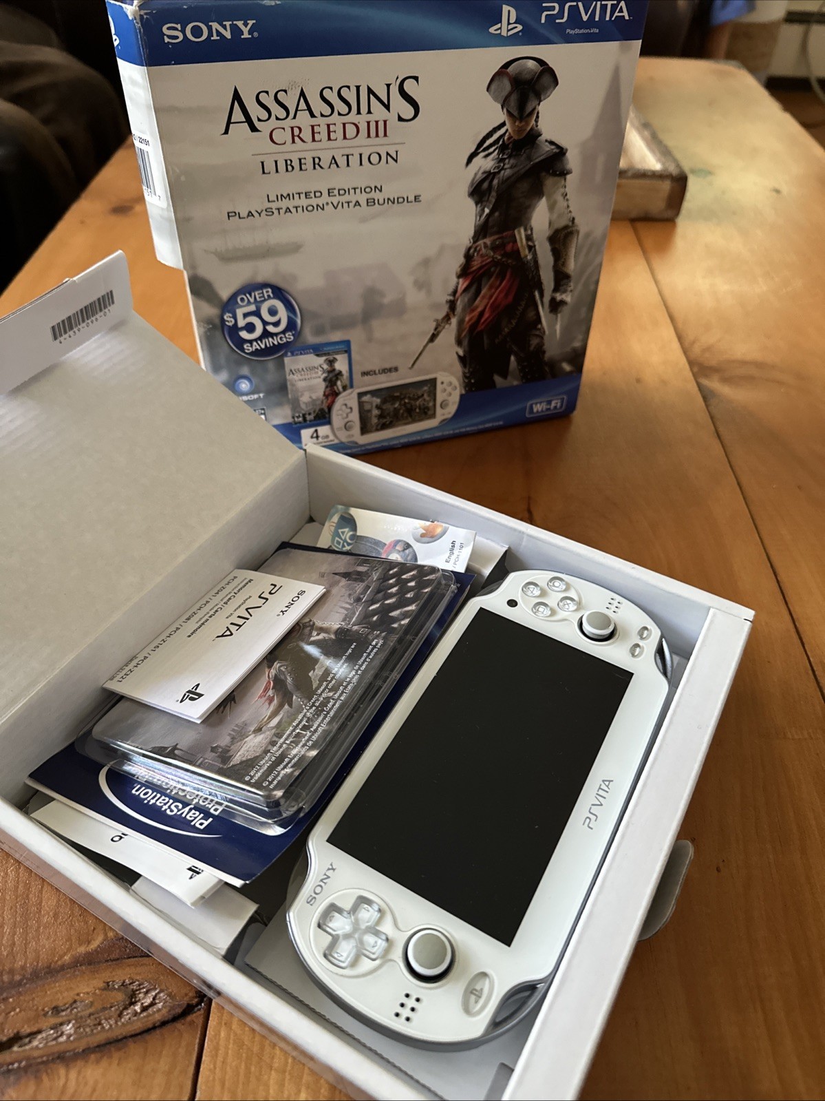 Sony PS Vita PCH-1001 Assassin’s Creed Bundle White In Box No Game/charger