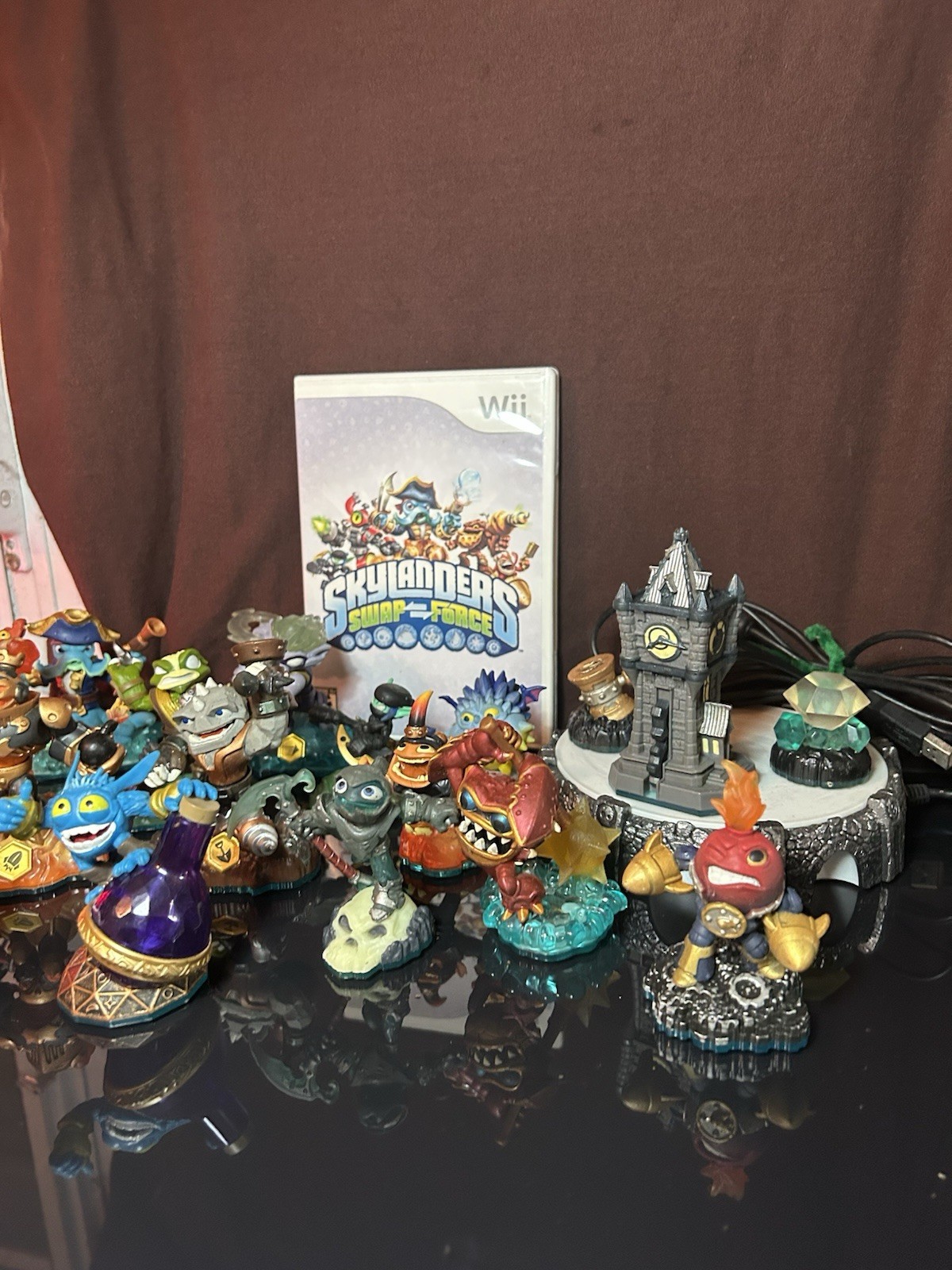 Activision Skylanders Swap Force Wii game portal and 18 Skylander Lot