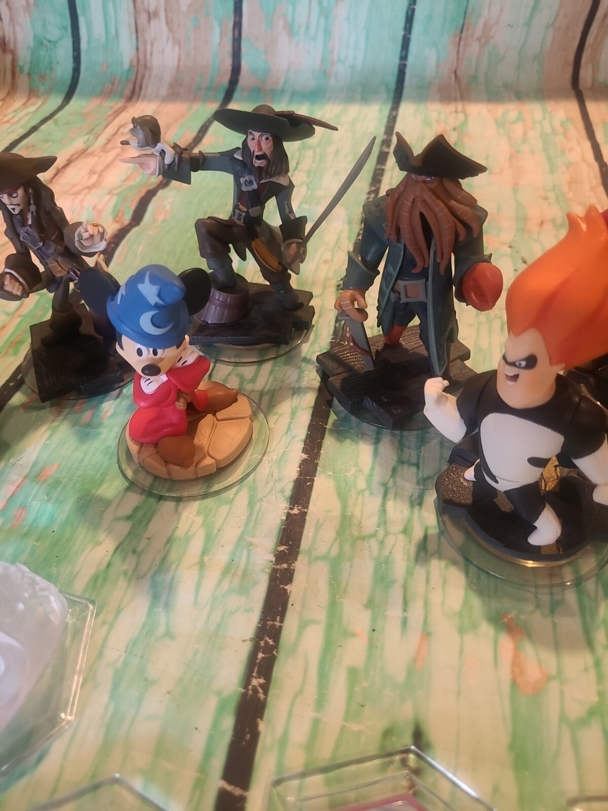 Disney Infinity Lot Of 14 Figures And 11 Power Disc The Incredibles Pirates