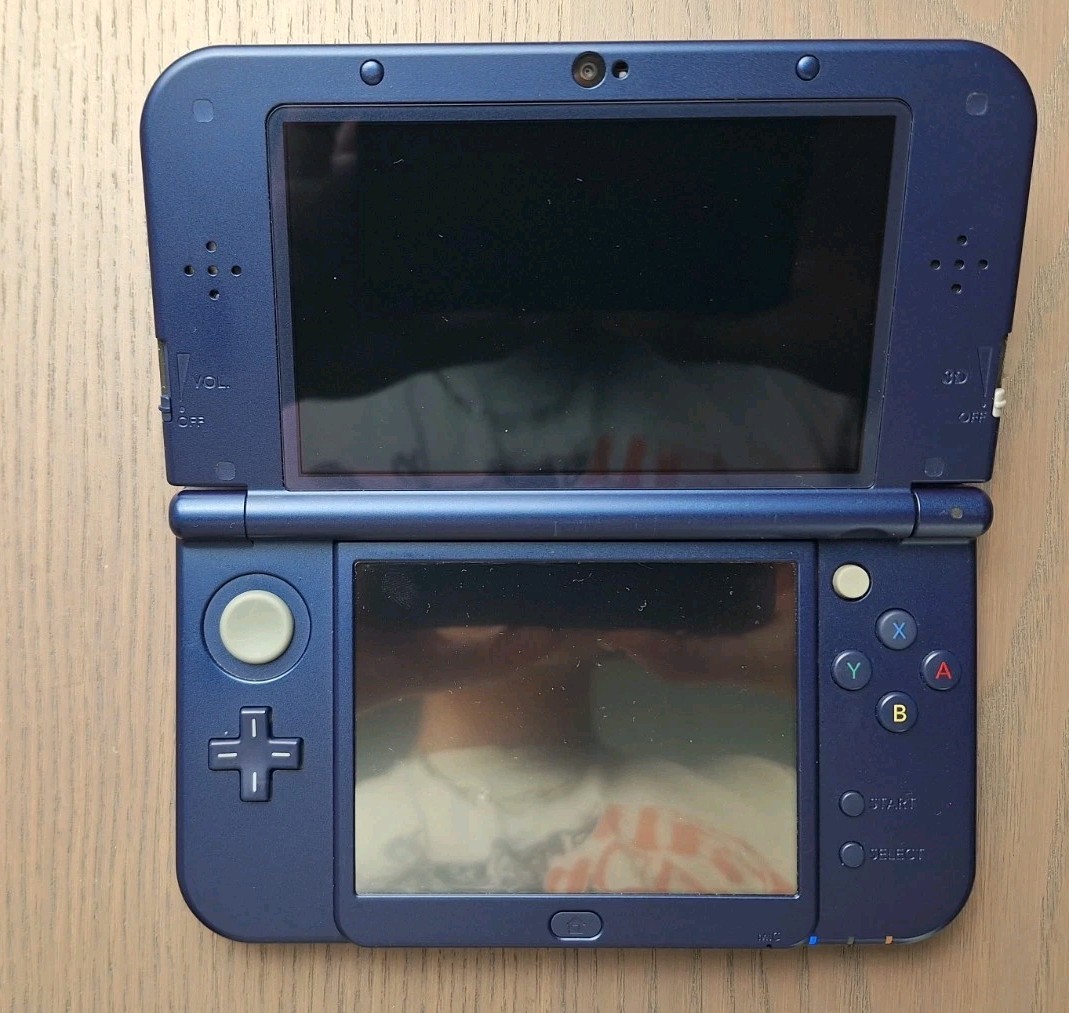 New Nintendo 3DS XL Metallic Blue Charger + 32GB SD Card | Region Free TOP IPS