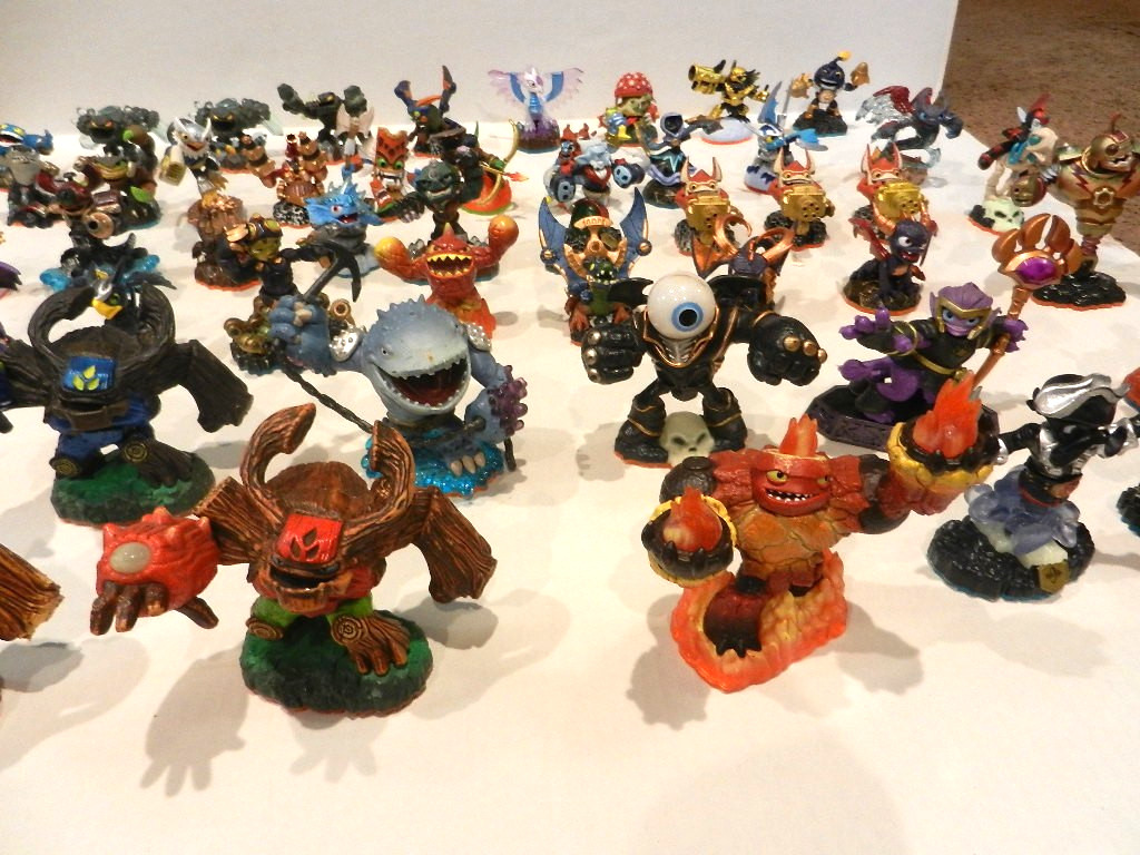 Lot of 50 Skylanders Figures – Mix of Spyro / Giants / Swap Force