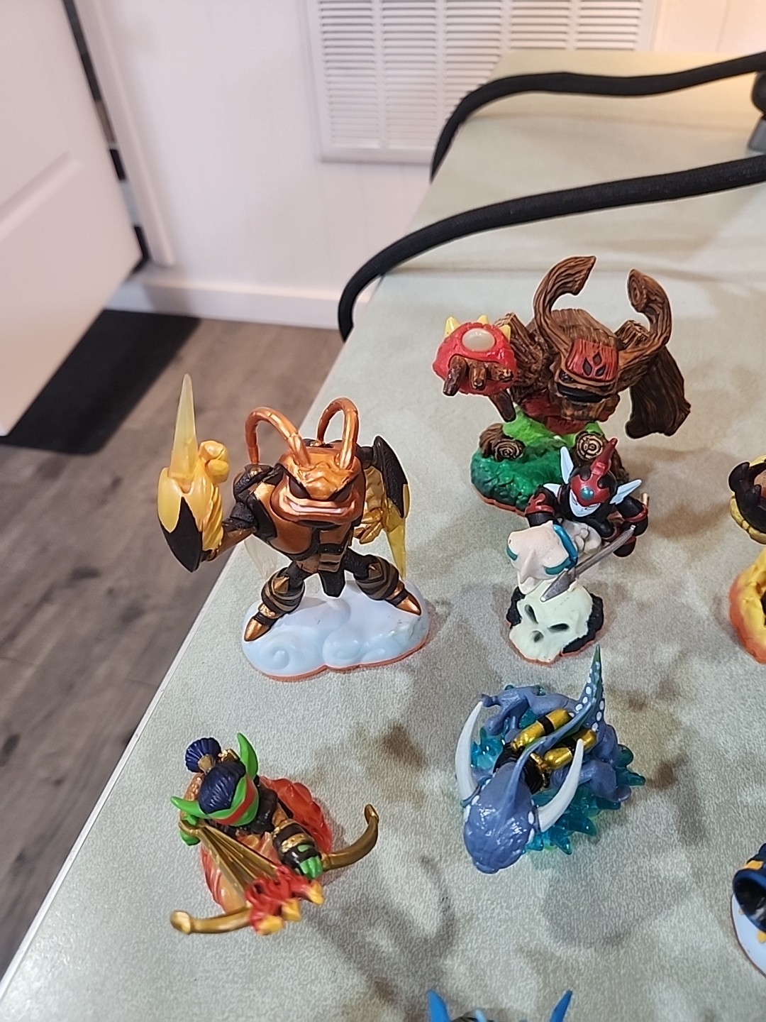 Activision Skylanders Giants Lot of 16 With Carrying Bag and Portal!