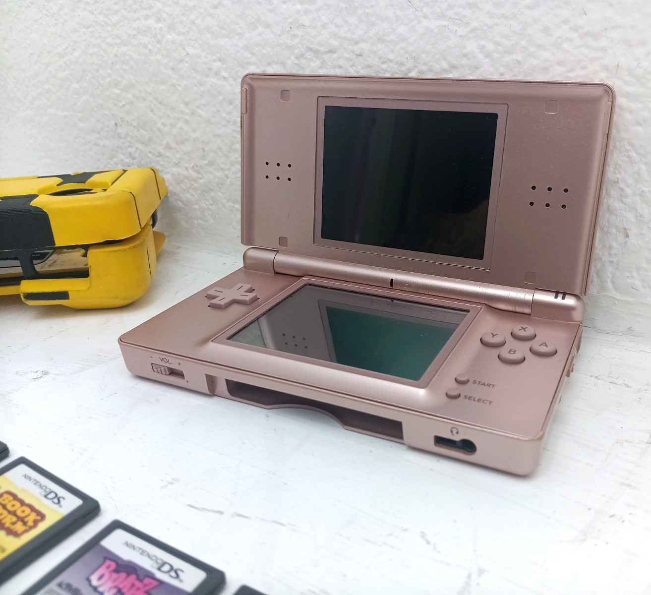 Nintendo DS lite pink console bundle w/ 7 games – Tested “read”