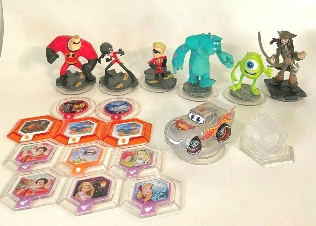 Lot of Disney Infinity Characters and Power Discs: Incredibles, Monsters Inc, &