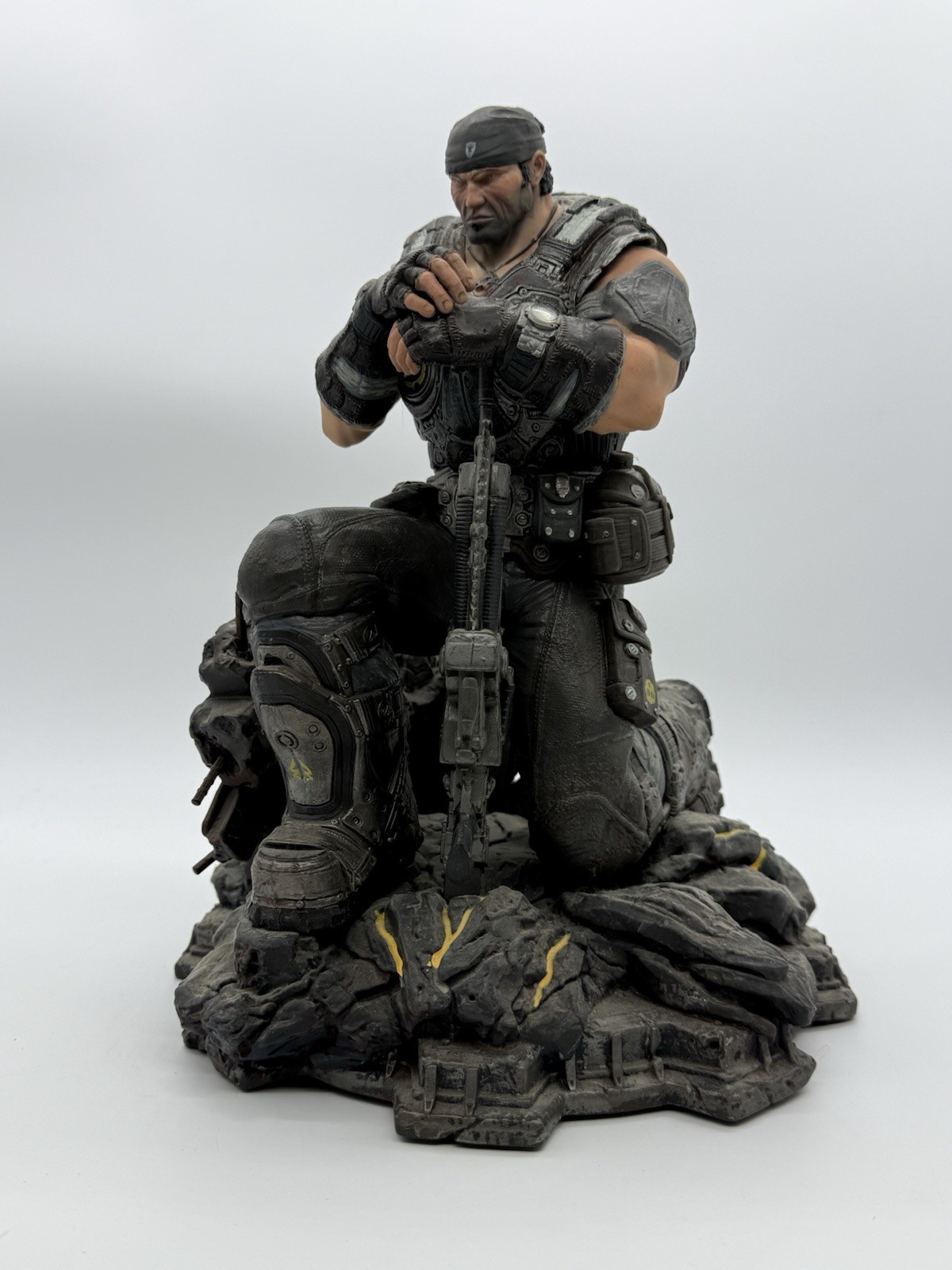 Microsoft Gears of War Marcus Fenix Detailed Sculpt Kneeling Statue Collectible