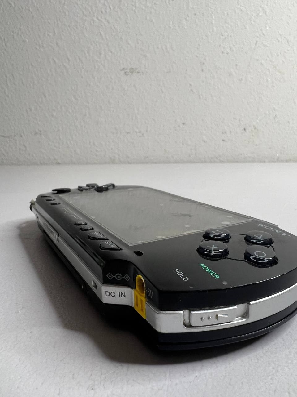 Sony Playstation Portable PSP-1001 Handheld Console Gaming System Black Works