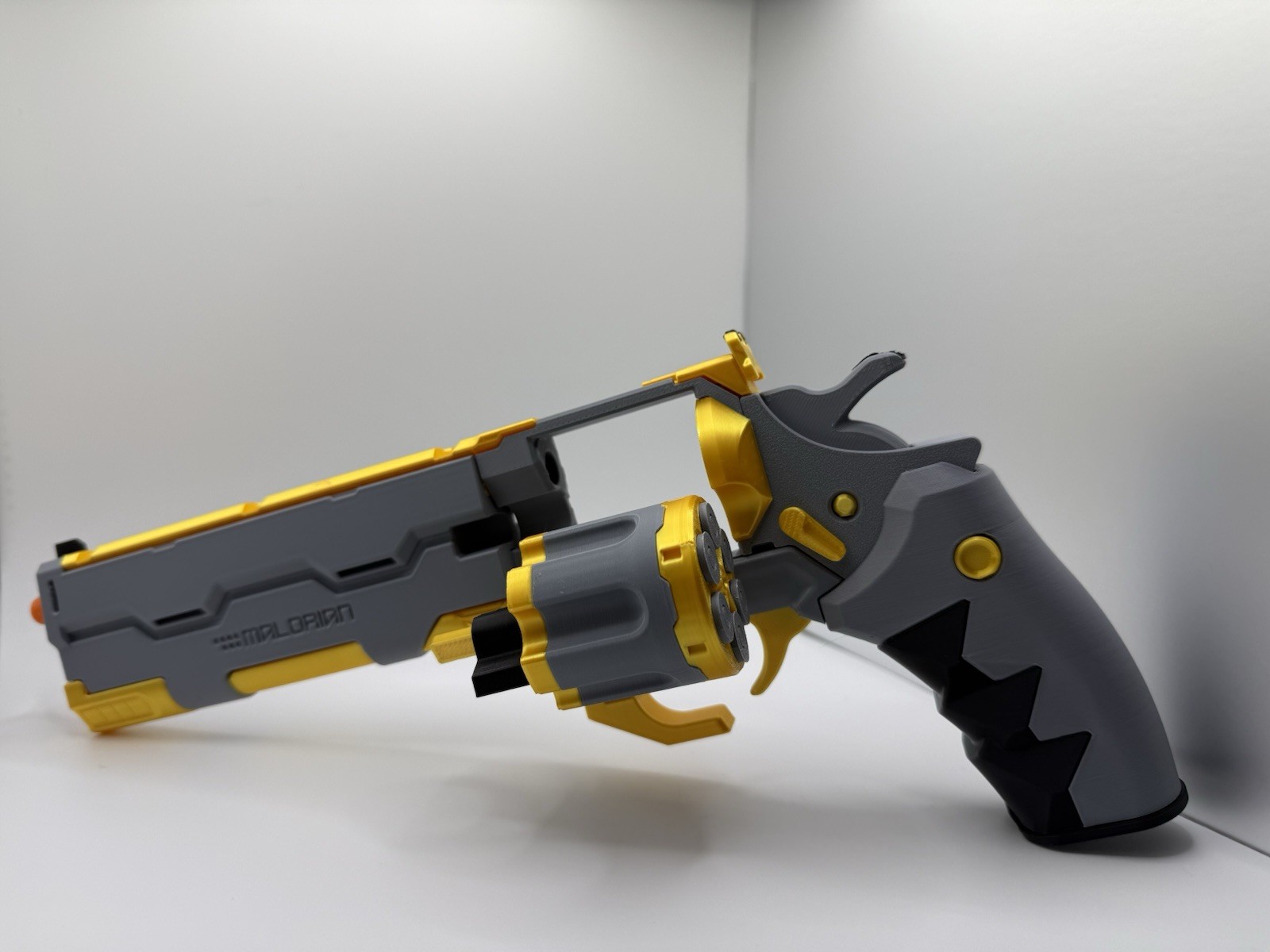 Cyberpunk 2077 Malorian Overture Replica – WITH STAND