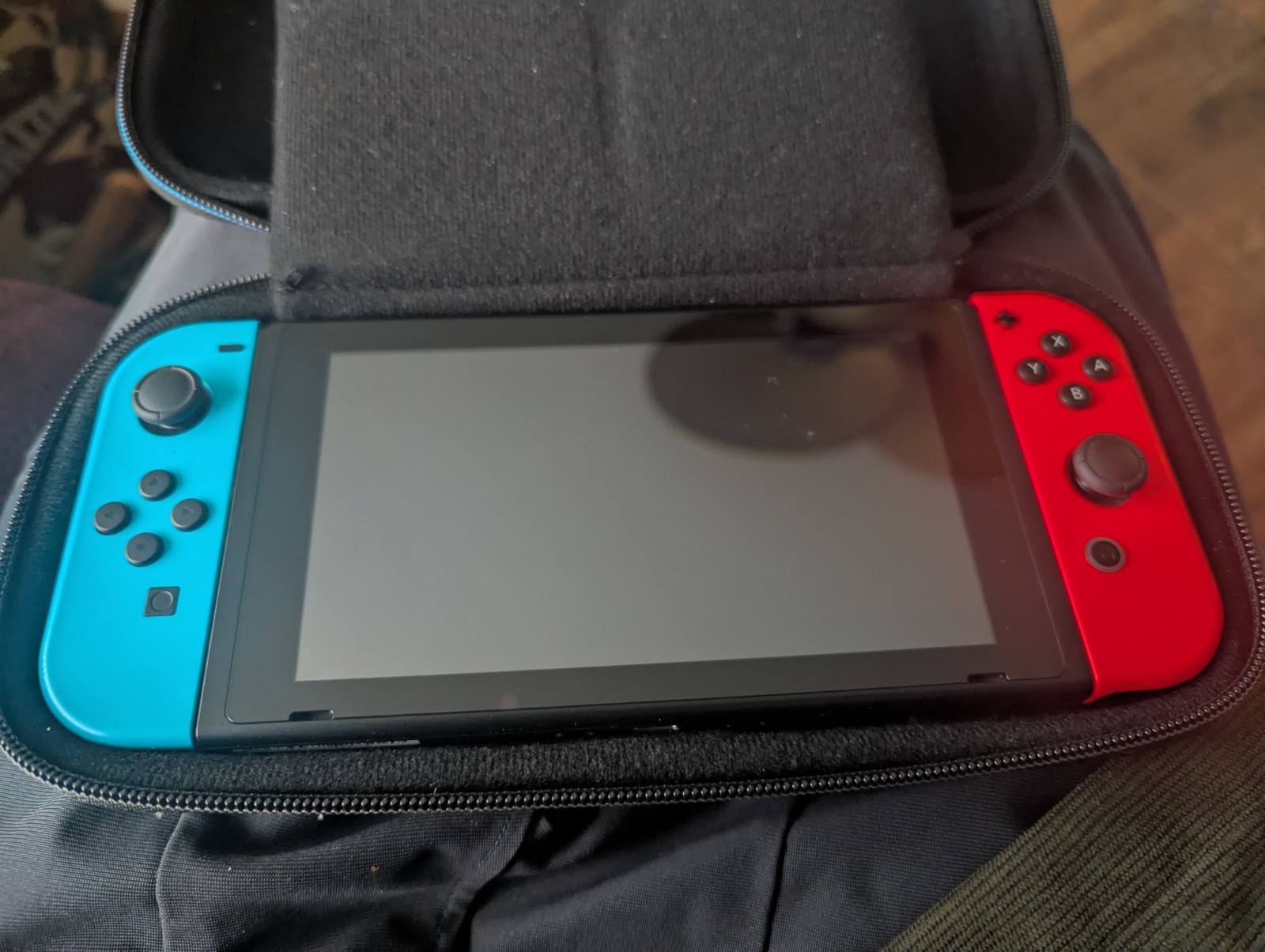 Nintendo Switch Console Red & Blue Joy-Con Controllers Wi-Fi Capability